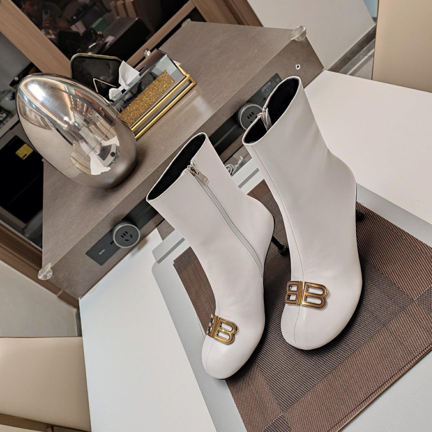 ROUND-TOE HIGH HEEL BOOTS IN WHITE SMOOTH LAMBSKIN - 34