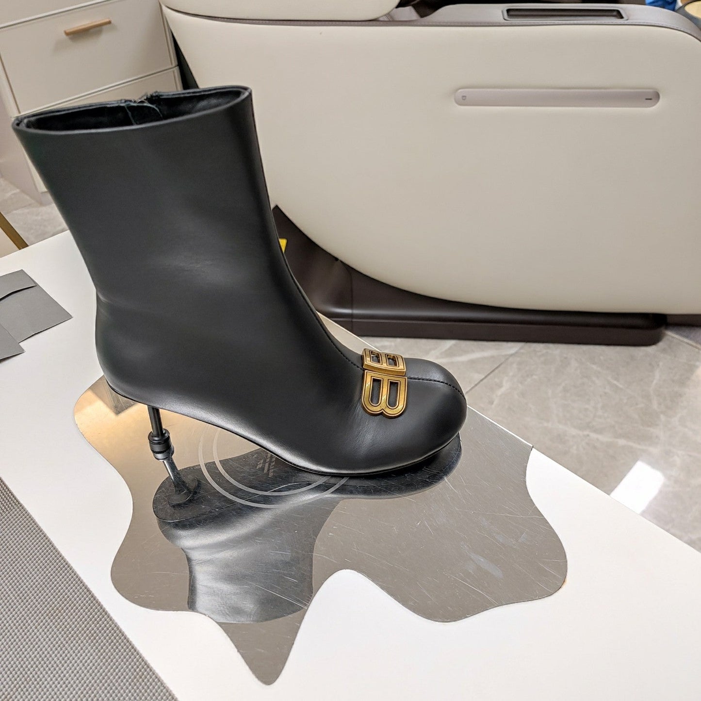 ROUND-TOE HIGH HEEL BOOTS IN BLACK SMOOTH LAMBSKIN - 34