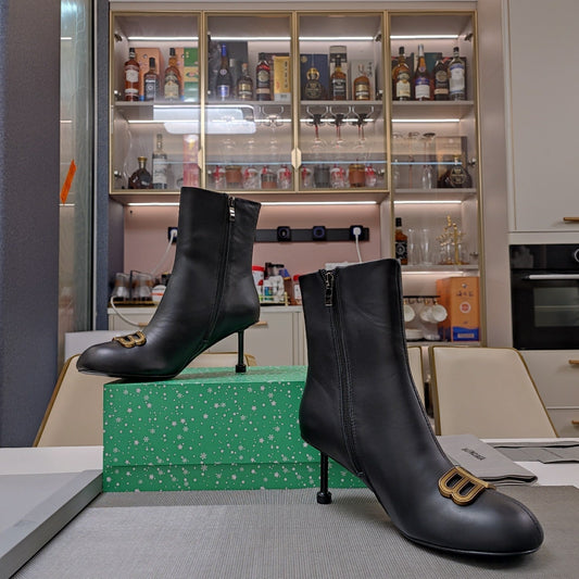 ROUND-TOE HIGH HEEL BOOTS IN BLACK SMOOTH LAMBSKIN - 34