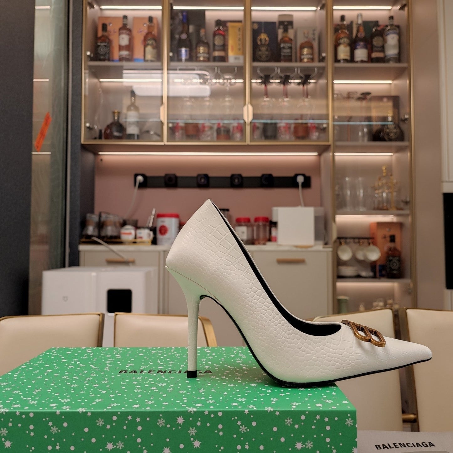 POINTED BB GOLD BUCKLE HIGH PUMPS IN WHITE CROCODILE PATTERN CALFSKIN - 34