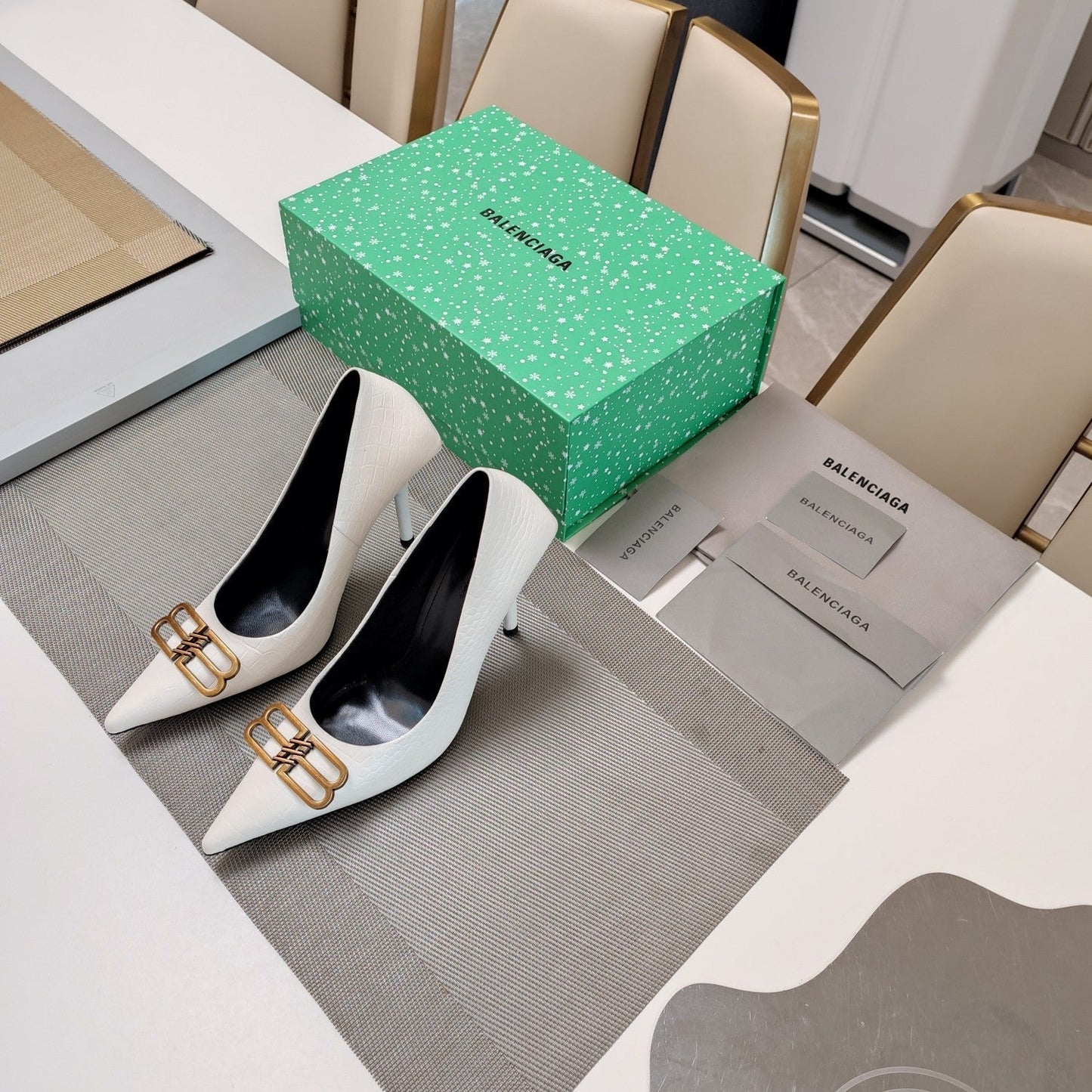 POINTED BB GOLD BUCKLE HIGH PUMPS IN WHITE CROCODILE PATTERN CALFSKIN - 34