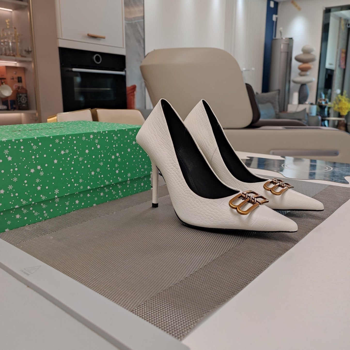 POINTED BB GOLD BUCKLE HIGH PUMPS IN WHITE CROCODILE PATTERN CALFSKIN - 34