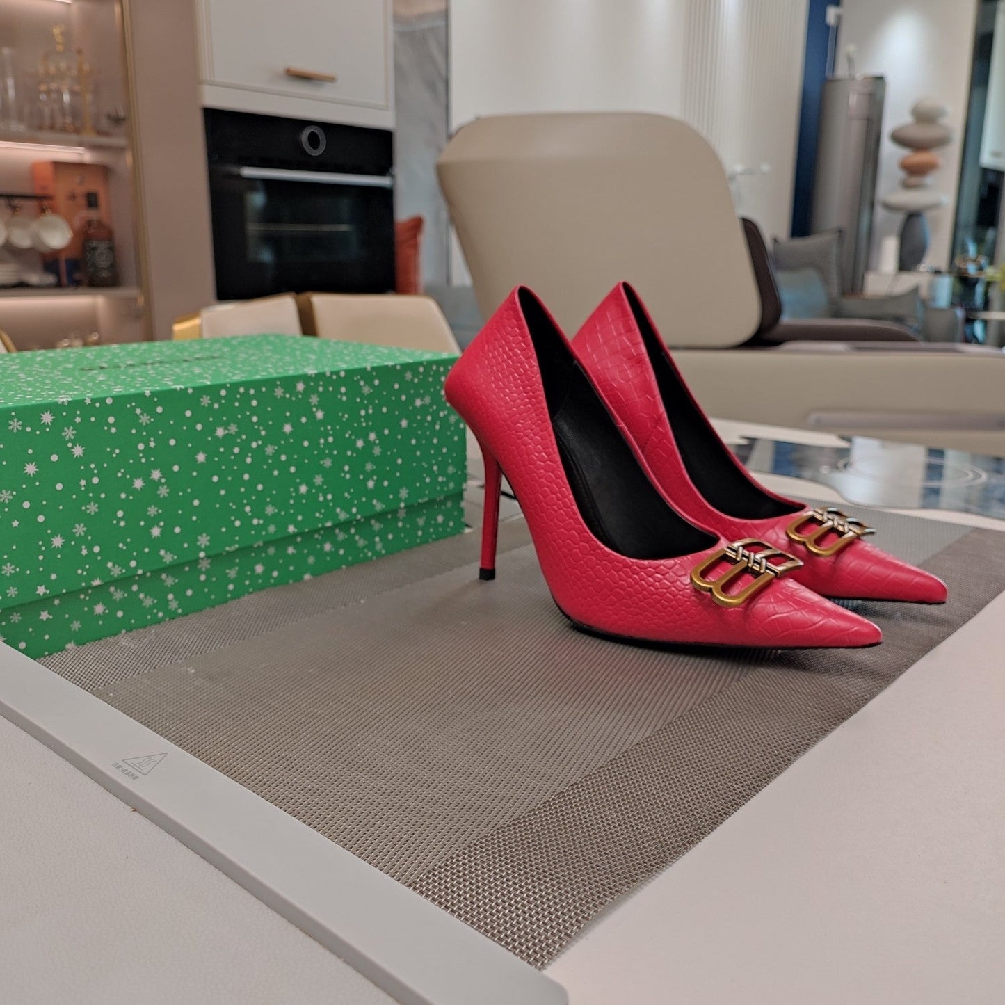 POINTED BB GOLD BUCKLE HIGH PUMPS IN RED CROCODILE PATTERN CALFSKIN - 34