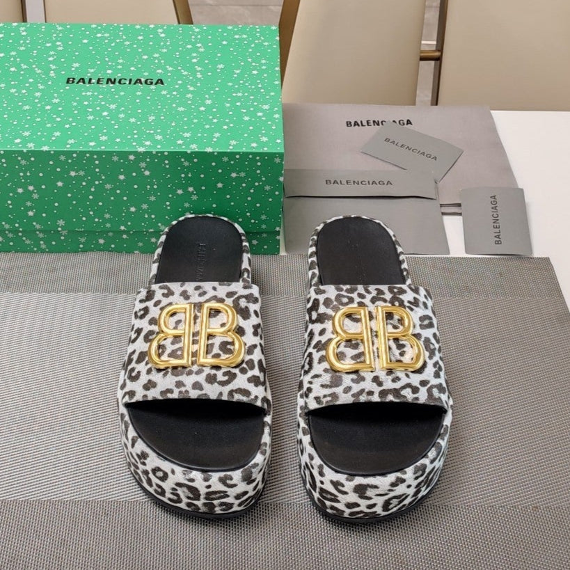 RISE SANDAL THICK-SOLED IN WHITE LEOPARD PRINT CALFSKIN - 34