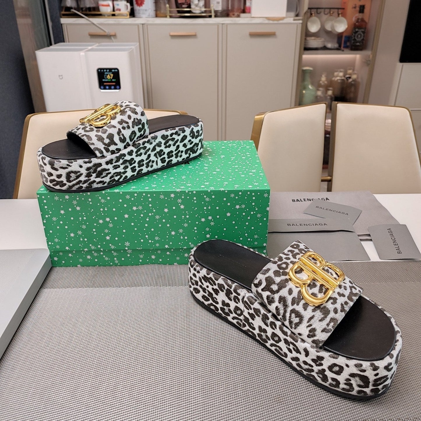 RISE SANDAL THICK-SOLED IN WHITE LEOPARD PRINT CALFSKIN - 34