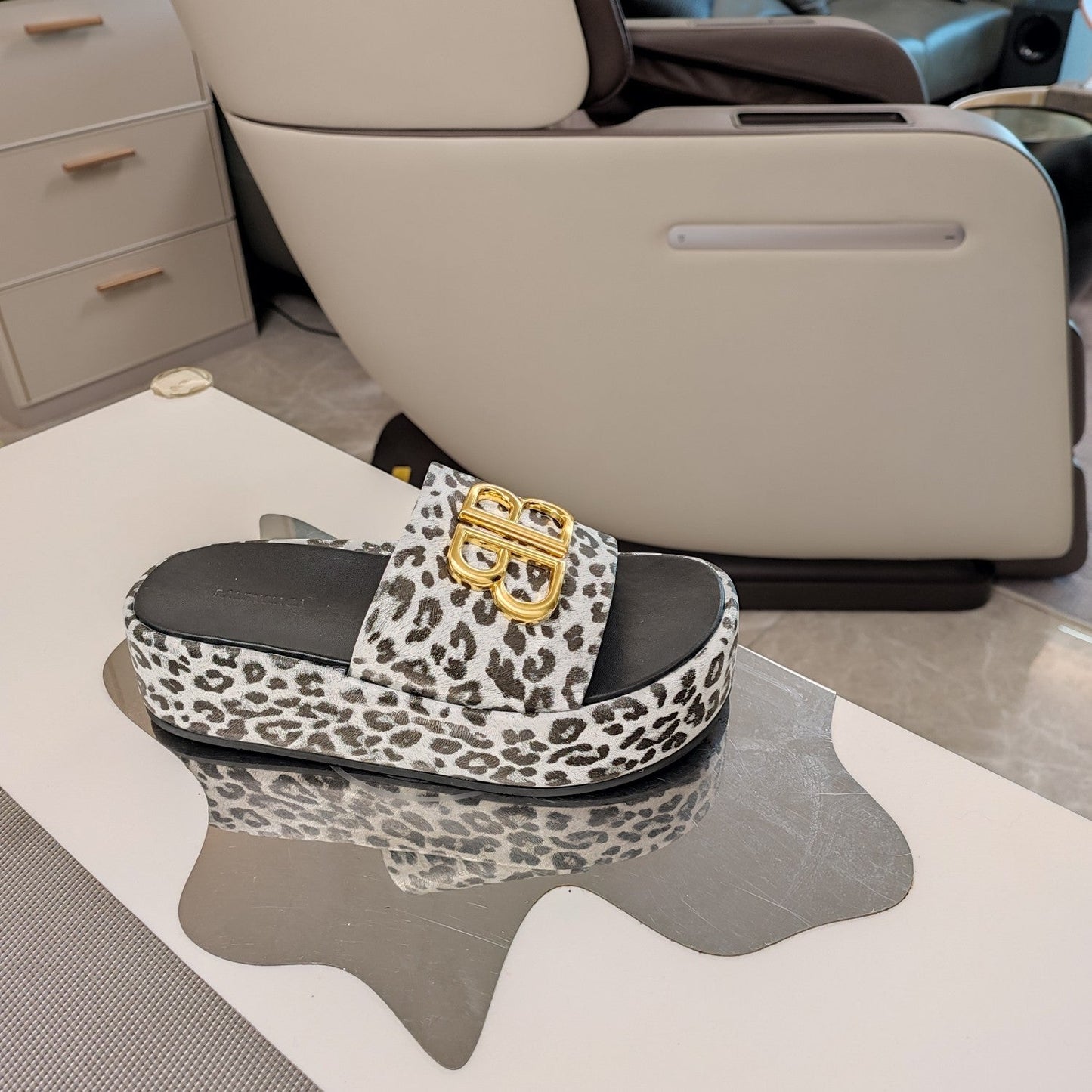 RISE SANDAL THICK-SOLED IN WHITE LEOPARD PRINT CALFSKIN - 34