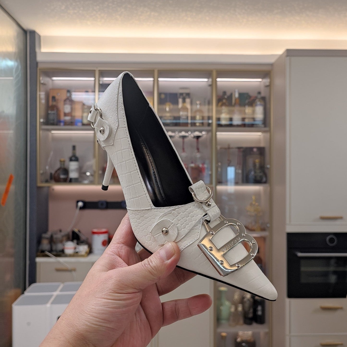 HIGH PUMPS WITH B SILVER BUCKLE IN WHITE CROCODILE PATTERN CALFSKIN - 34