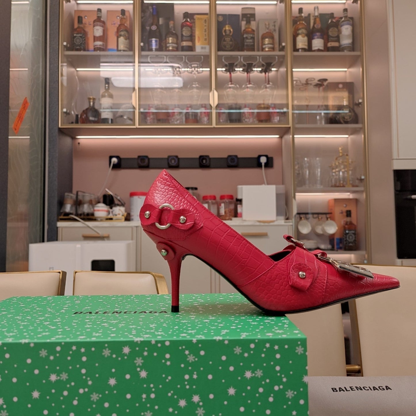 HIGH PUMPS WITH B SILVER BUCKLE IN RED CROCODILE PATTERN CALFSKIN - 34