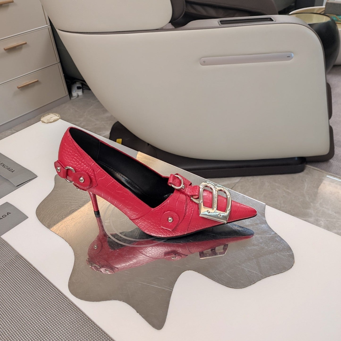 HIGH PUMPS WITH B SILVER BUCKLE IN RED CROCODILE PATTERN CALFSKIN - 34