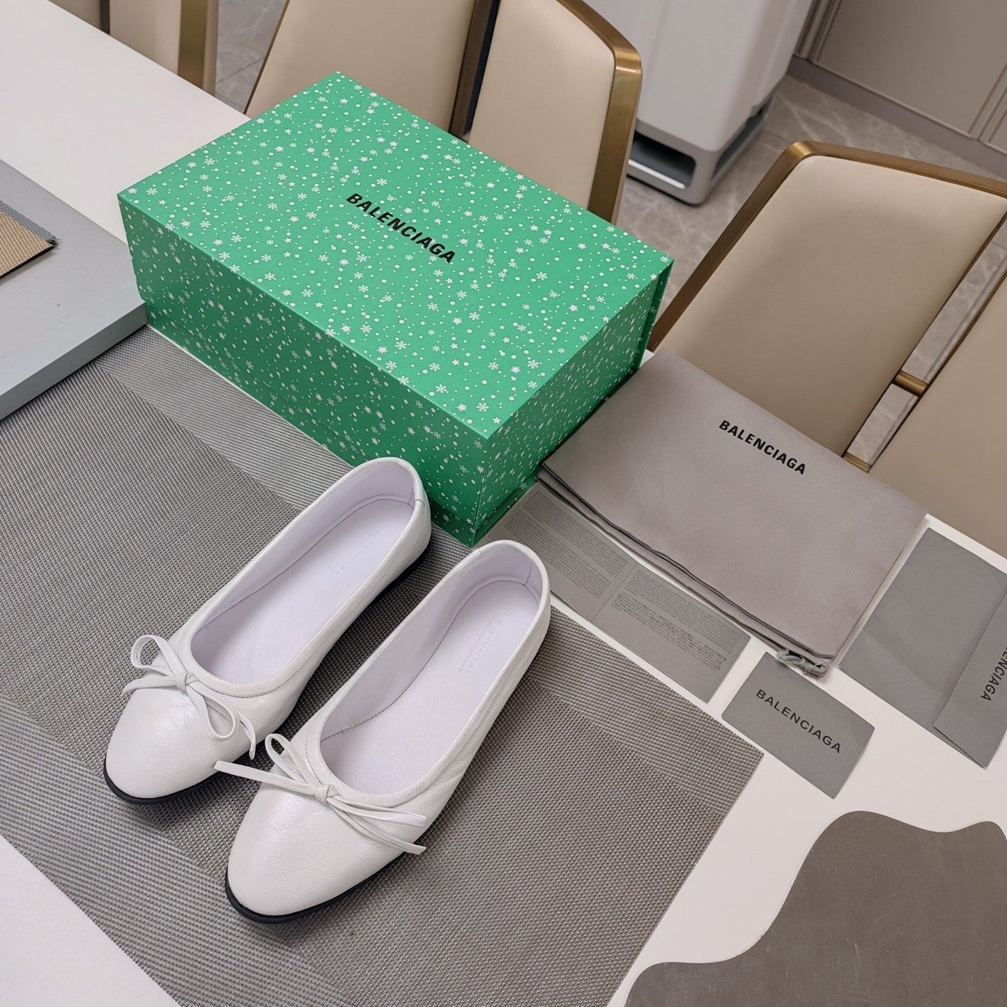 RHINESTONE BALLET FLATS WITH BOW IN WHITE WAX-OIL SHEEPSKIN - 34