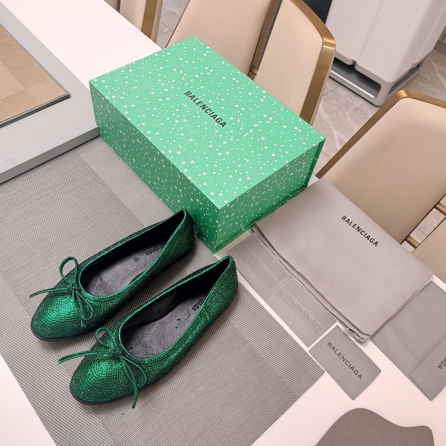 RHINESTONE BALLET FLATS WITH BOW IN FUN GREEN SHEEPSKIN - 34