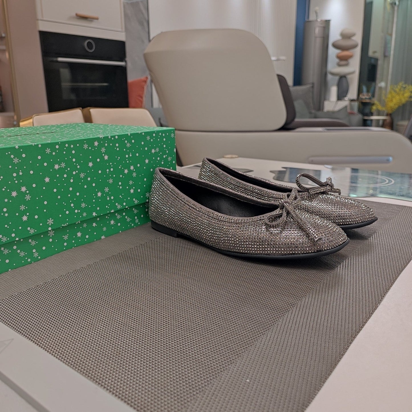 RHINESTONE BALLET FLATS WITH BOW IN GRAY SHEEPSKIN - 34