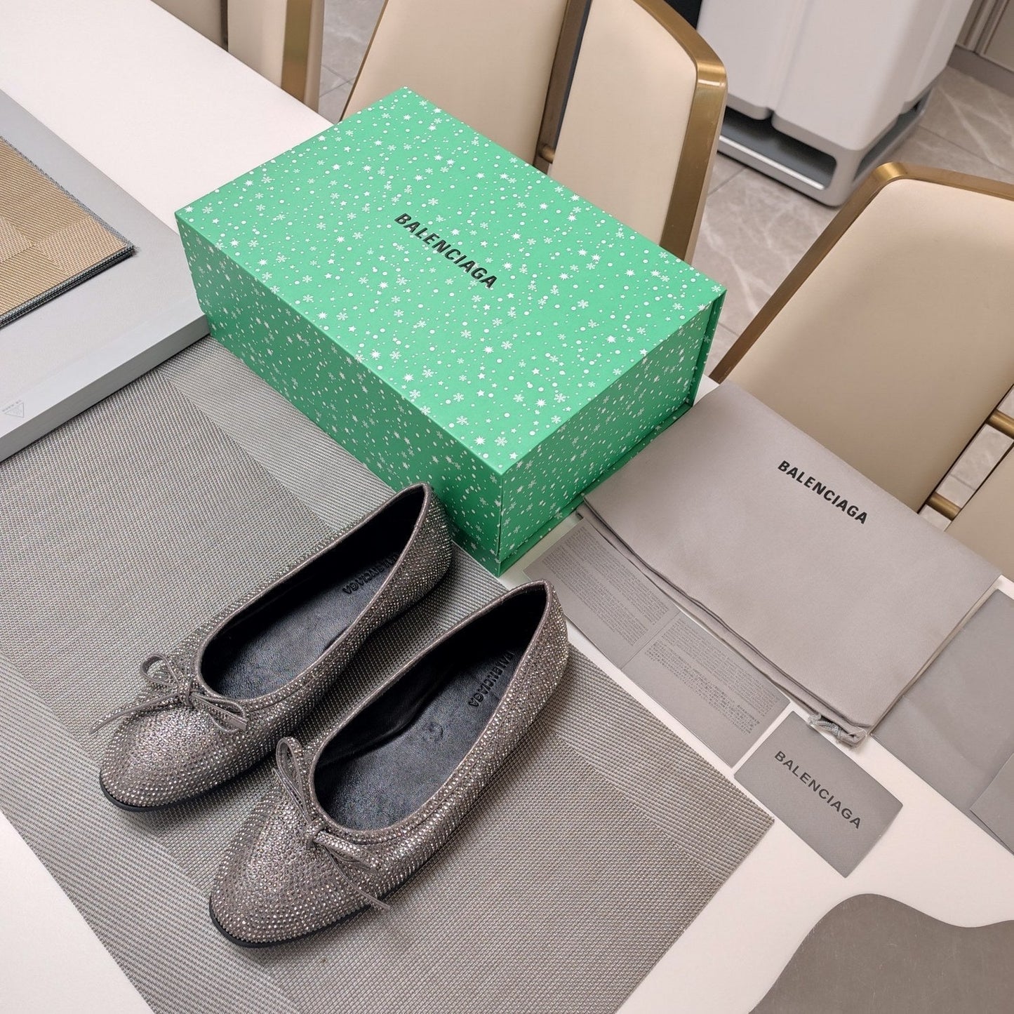 RHINESTONE BALLET FLATS WITH BOW IN GRAY SHEEPSKIN - 34