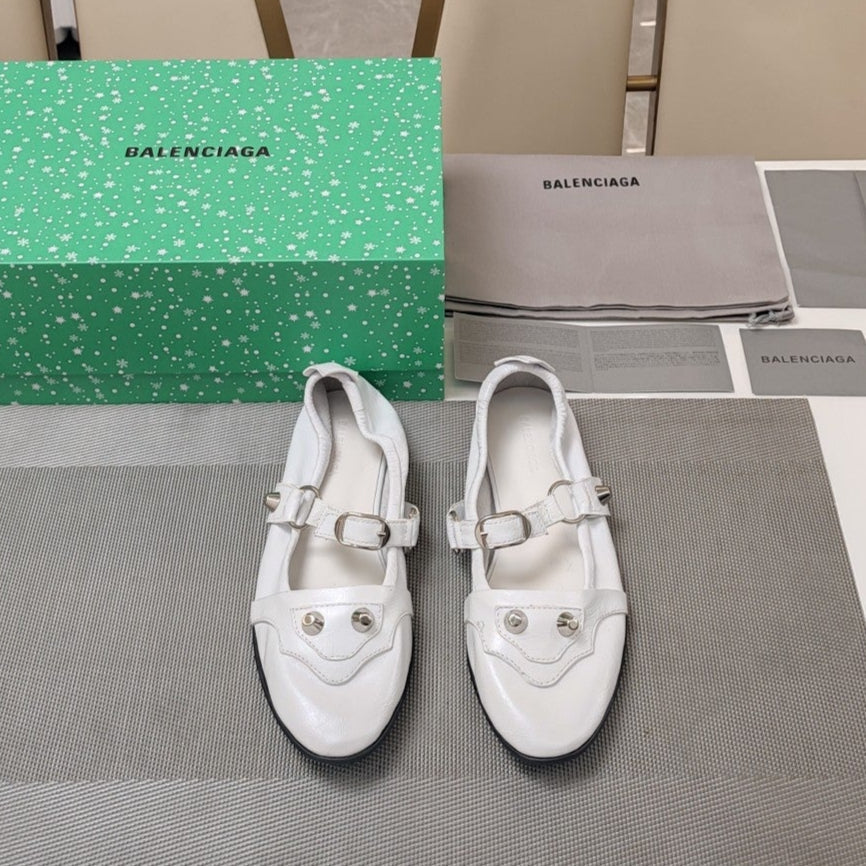 STUDDED MARY JANE FLATS IN WHITE SHINY LAMBSKIN - 34