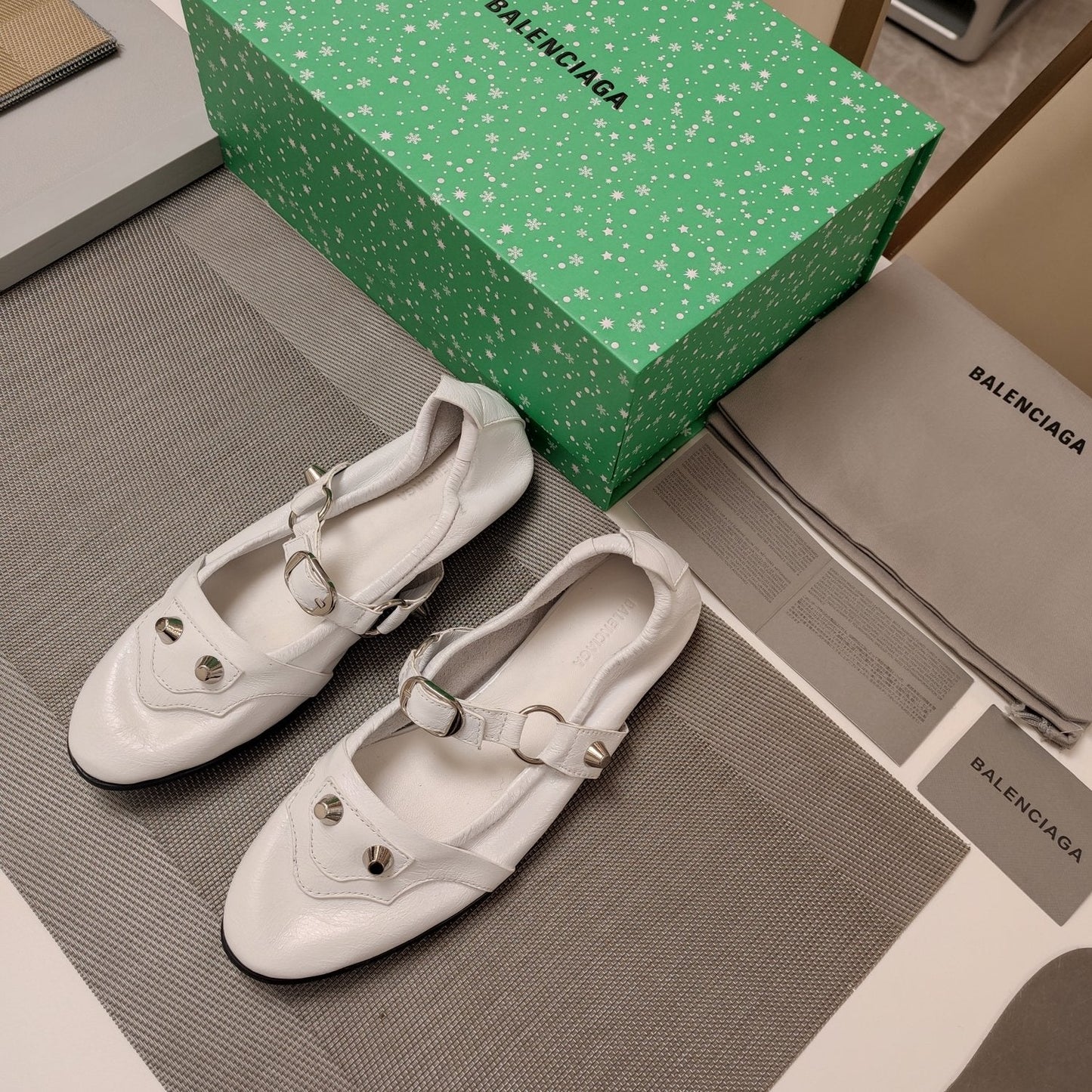 STUDDED MARY JANE FLATS IN WHITE SHINY LAMBSKIN - 34