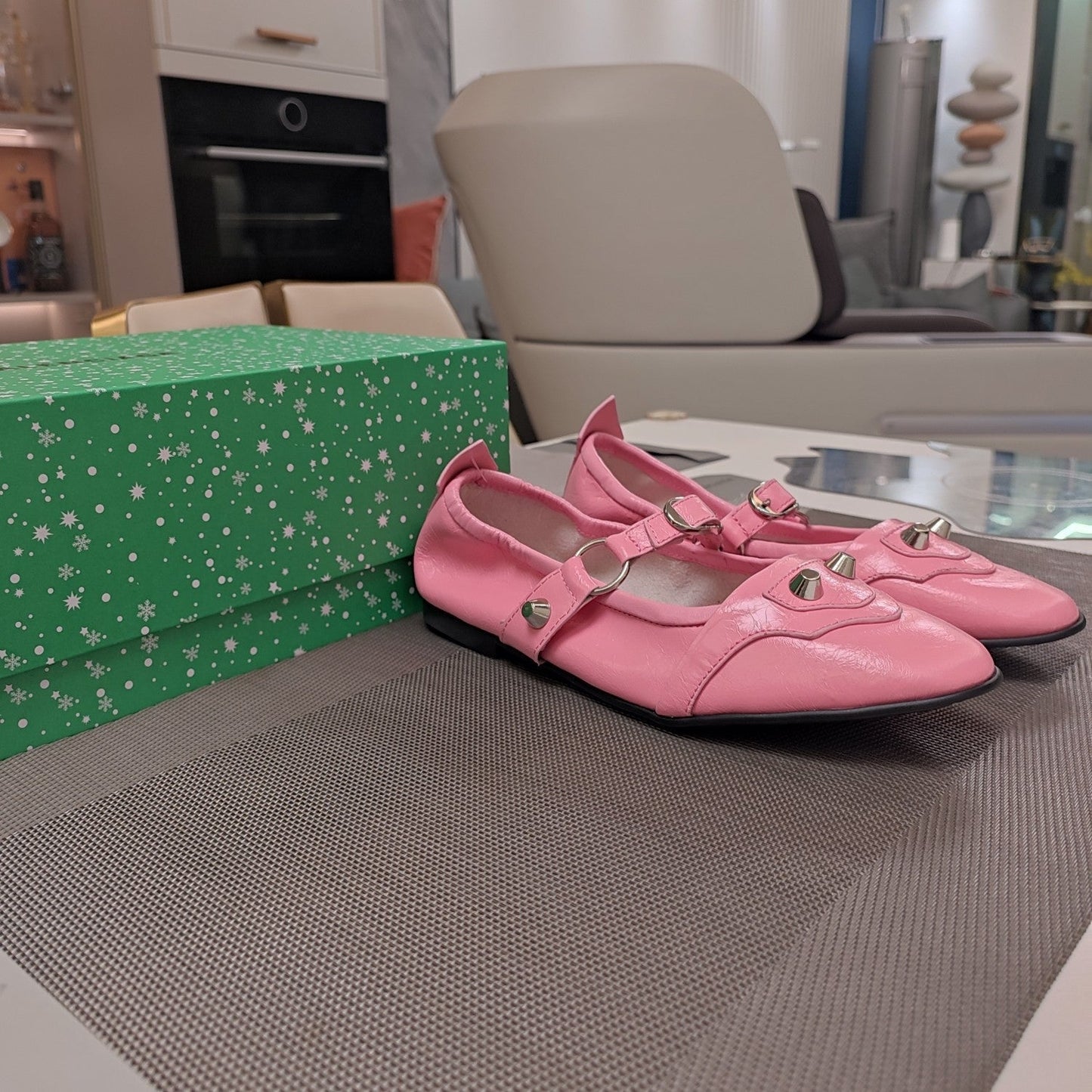 STUDDED MARY JANE FLATS IN SEA PINK SHINY LAMBSKIN - 34