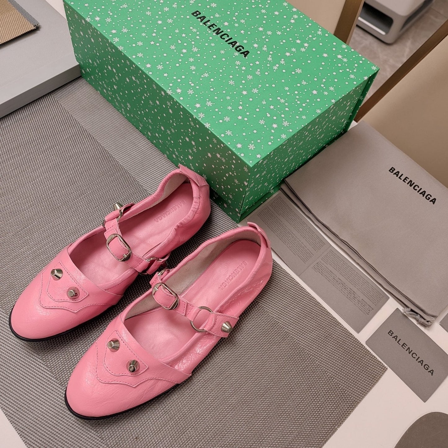 STUDDED MARY JANE FLATS IN SEA PINK SHINY LAMBSKIN - 34