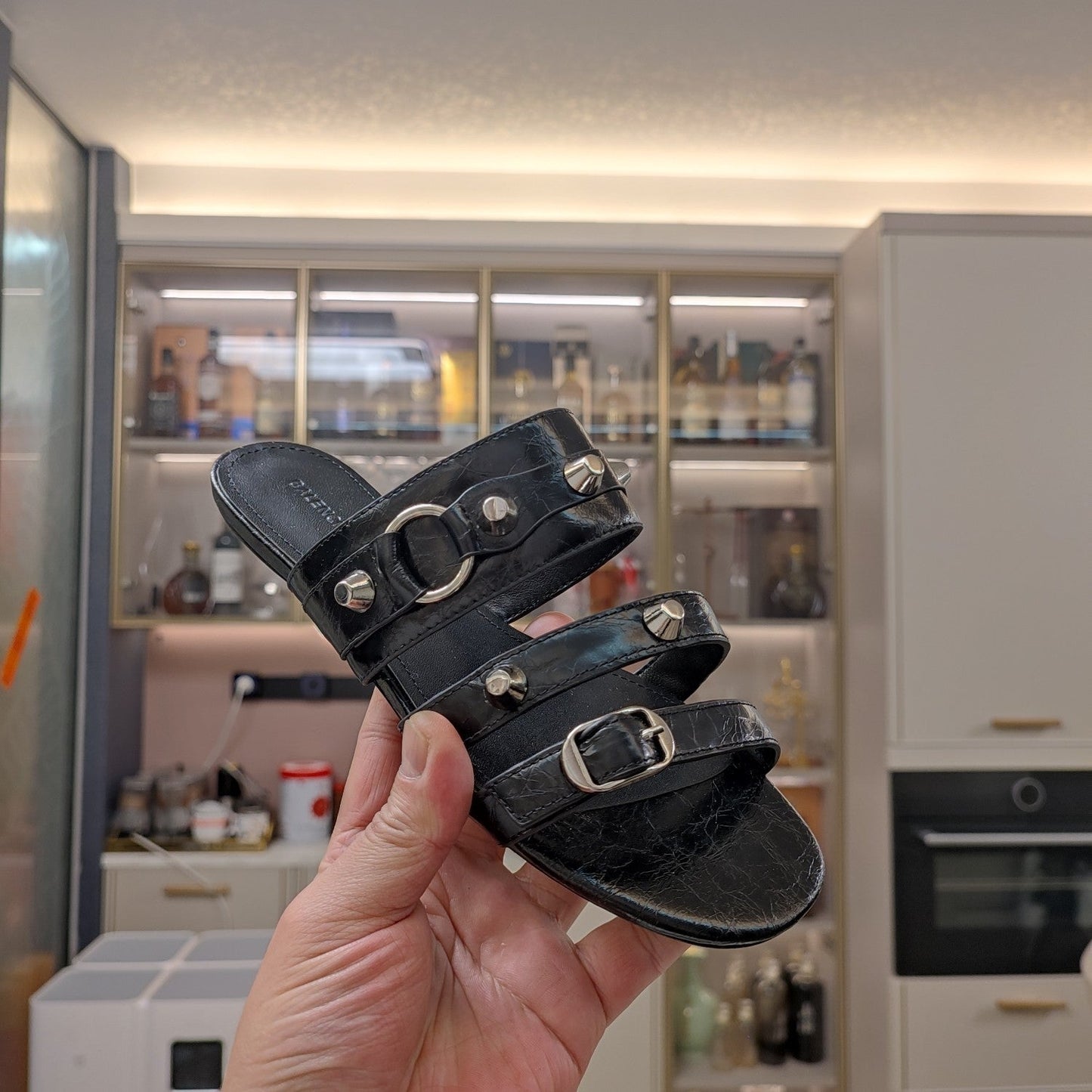 STRAPPY FLAT SANDALS IN BLACK STUDDED WAX-OIL SHEEPSKIN - 34