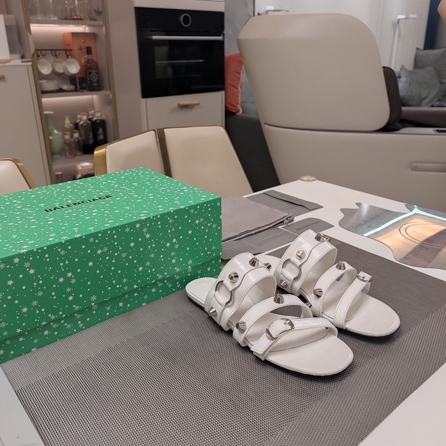 STRAPPY FLAT SANDALS IN WHITE STUDDED WAX-OIL SHEEPSKIN - 34