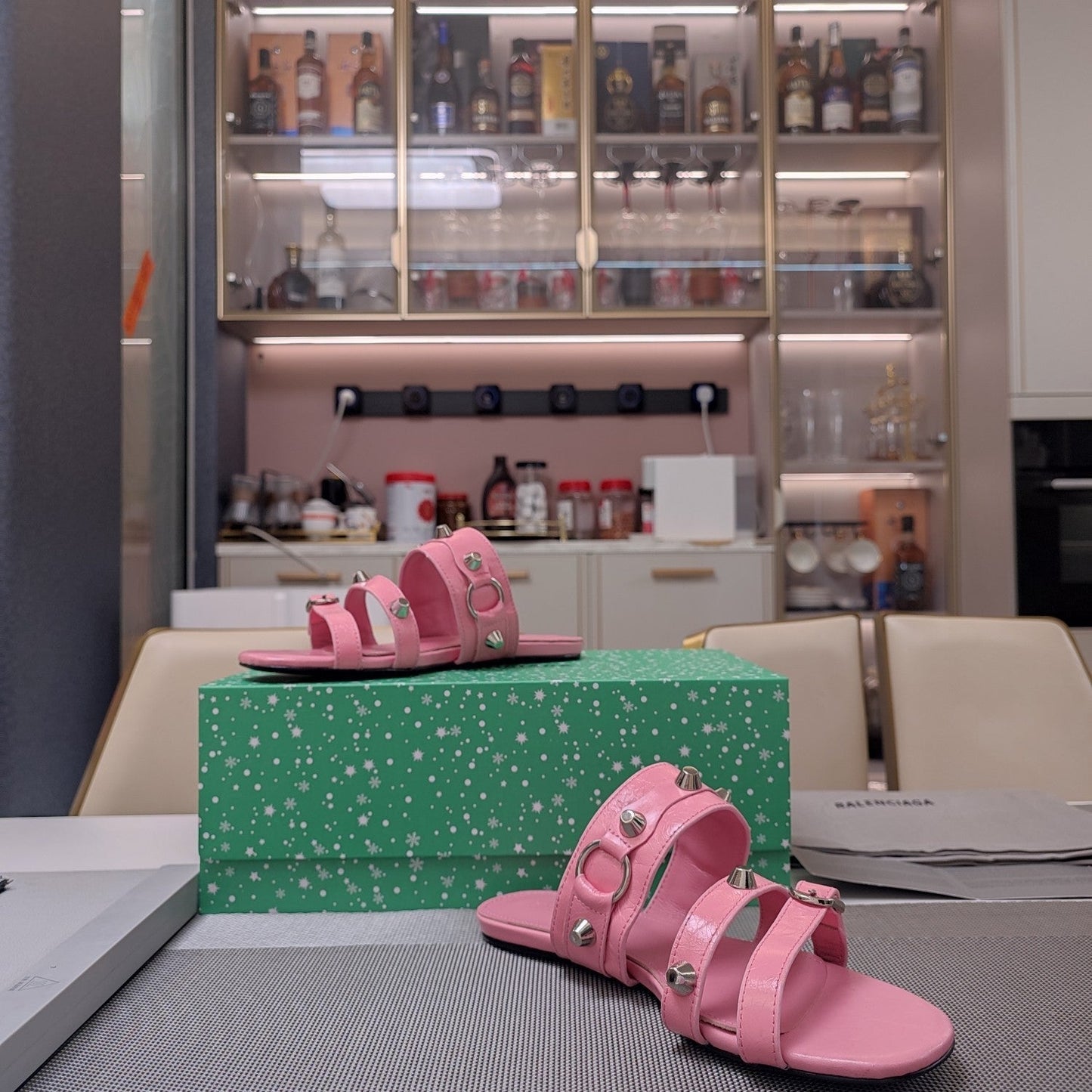 STRAPPY FLAT SANDALS IN WEWAK PINK STUDDED WAX-OIL SHEEPSKIN - 34