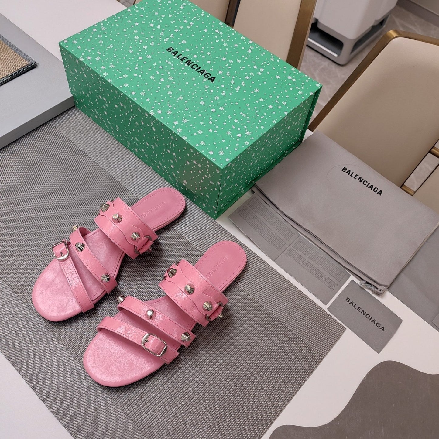 STRAPPY FLAT SANDALS IN WEWAK PINK STUDDED WAX-OIL SHEEPSKIN - 34