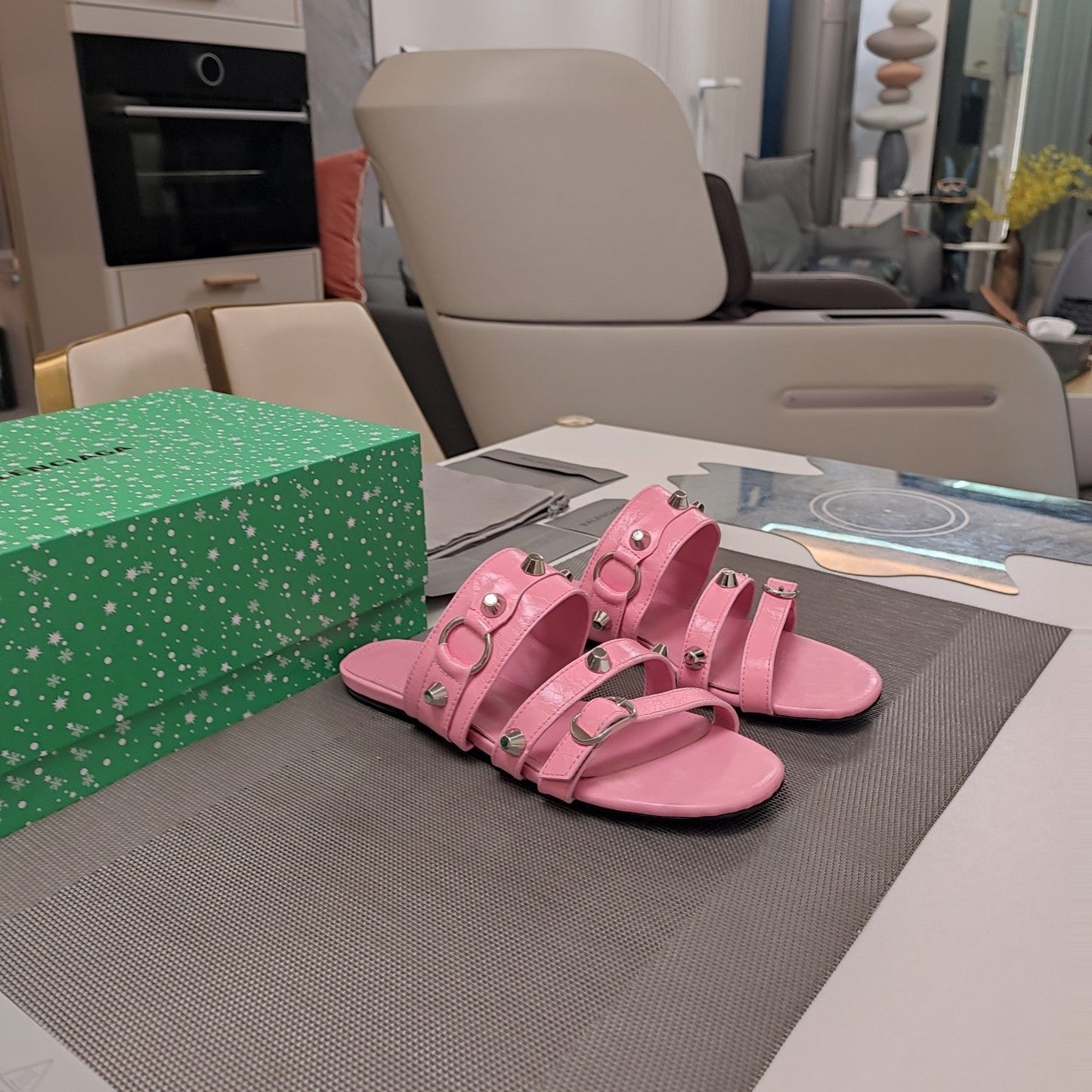 STRAPPY FLAT SANDALS IN WEWAK PINK STUDDED WAX-OIL SHEEPSKIN - 34