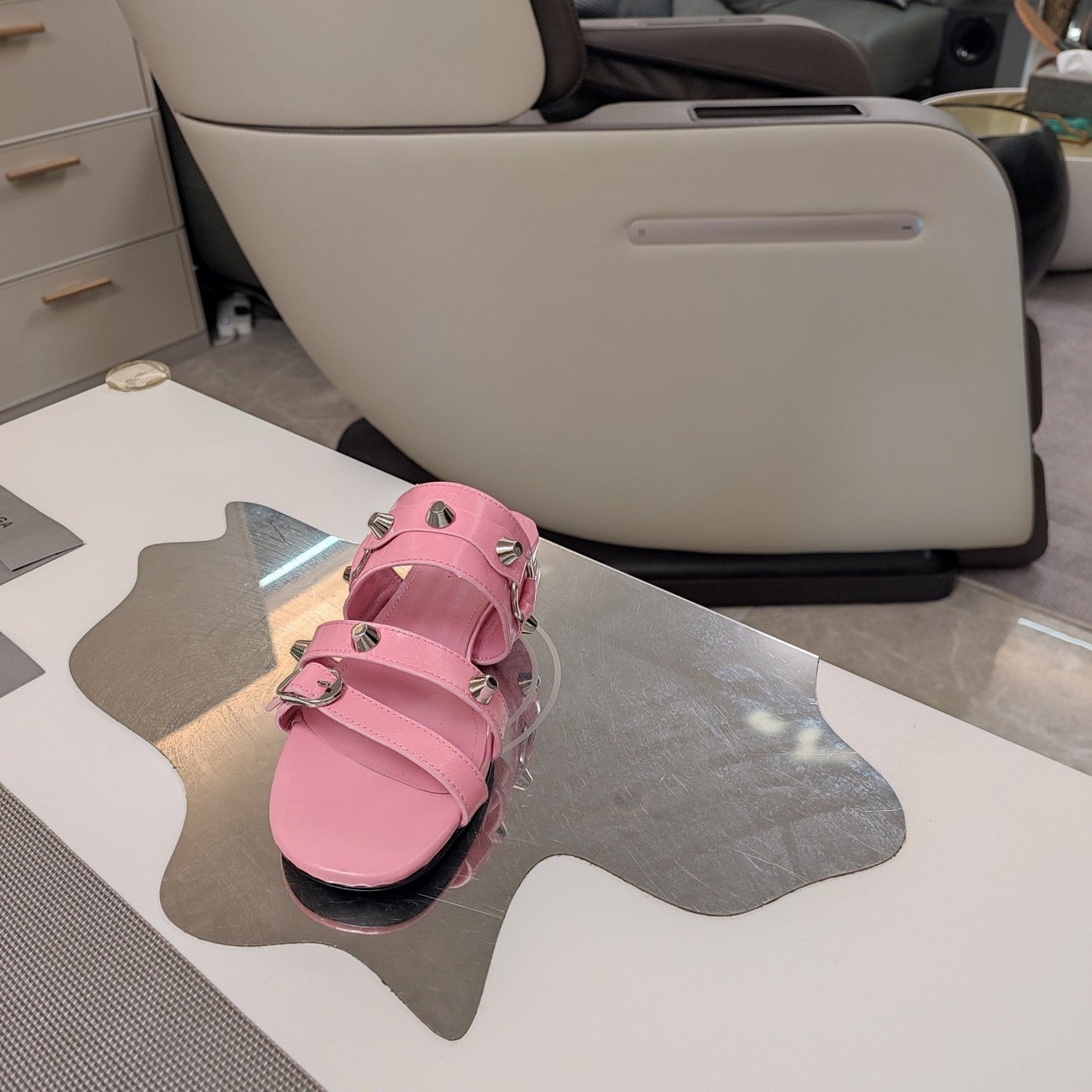 STRAPPY FLAT SANDALS IN WEWAK PINK STUDDED WAX-OIL SHEEPSKIN - 34