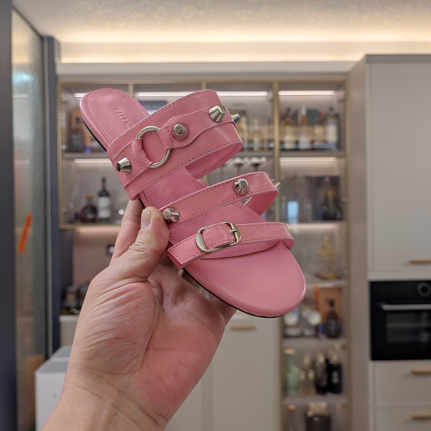 STRAPPY FLAT SANDALS IN WEWAK PINK STUDDED WAX-OIL SHEEPSKIN - 34
