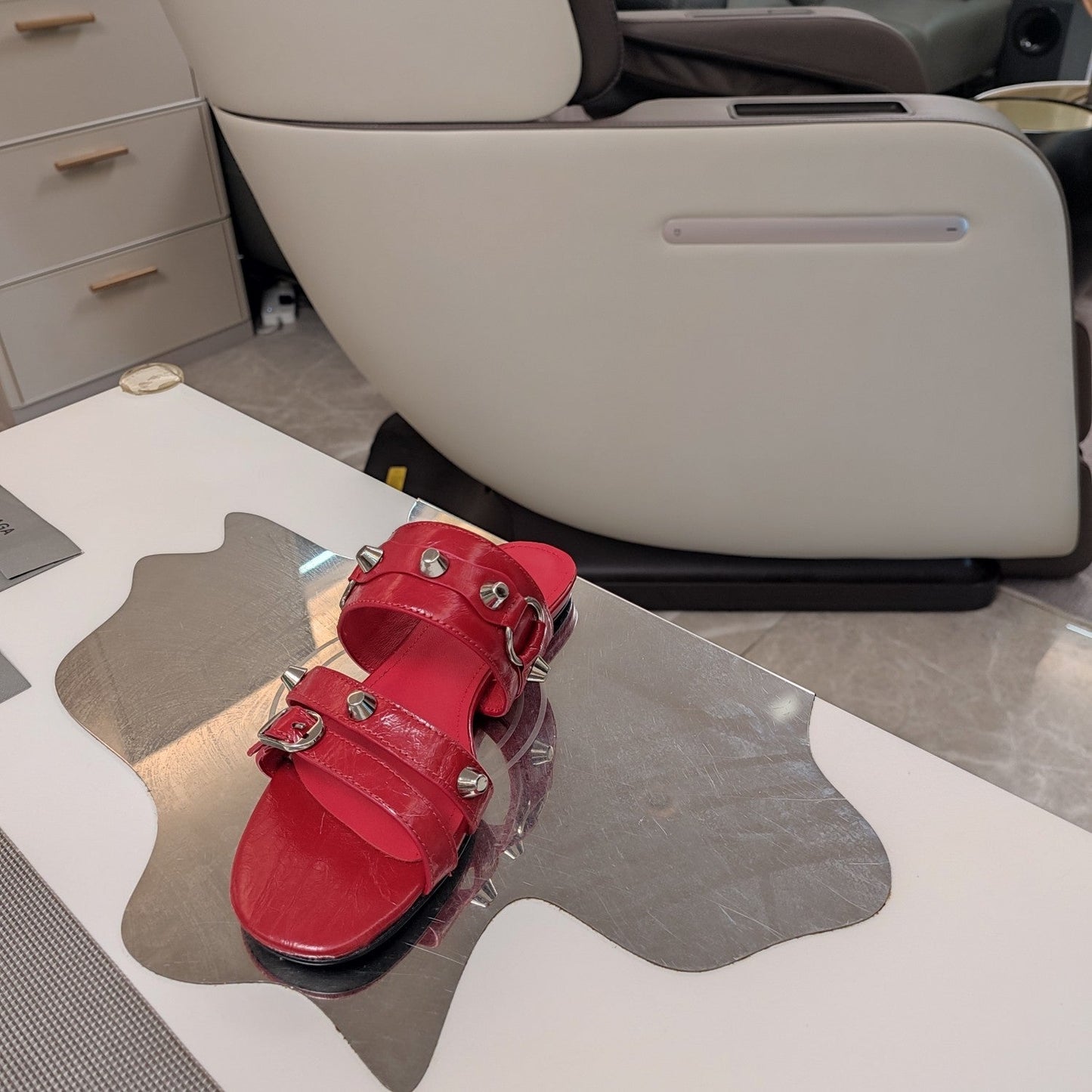 STRAPPY FLAT SANDALS IN RED STUDDED WAX-OIL SHEEPSKIN - 34