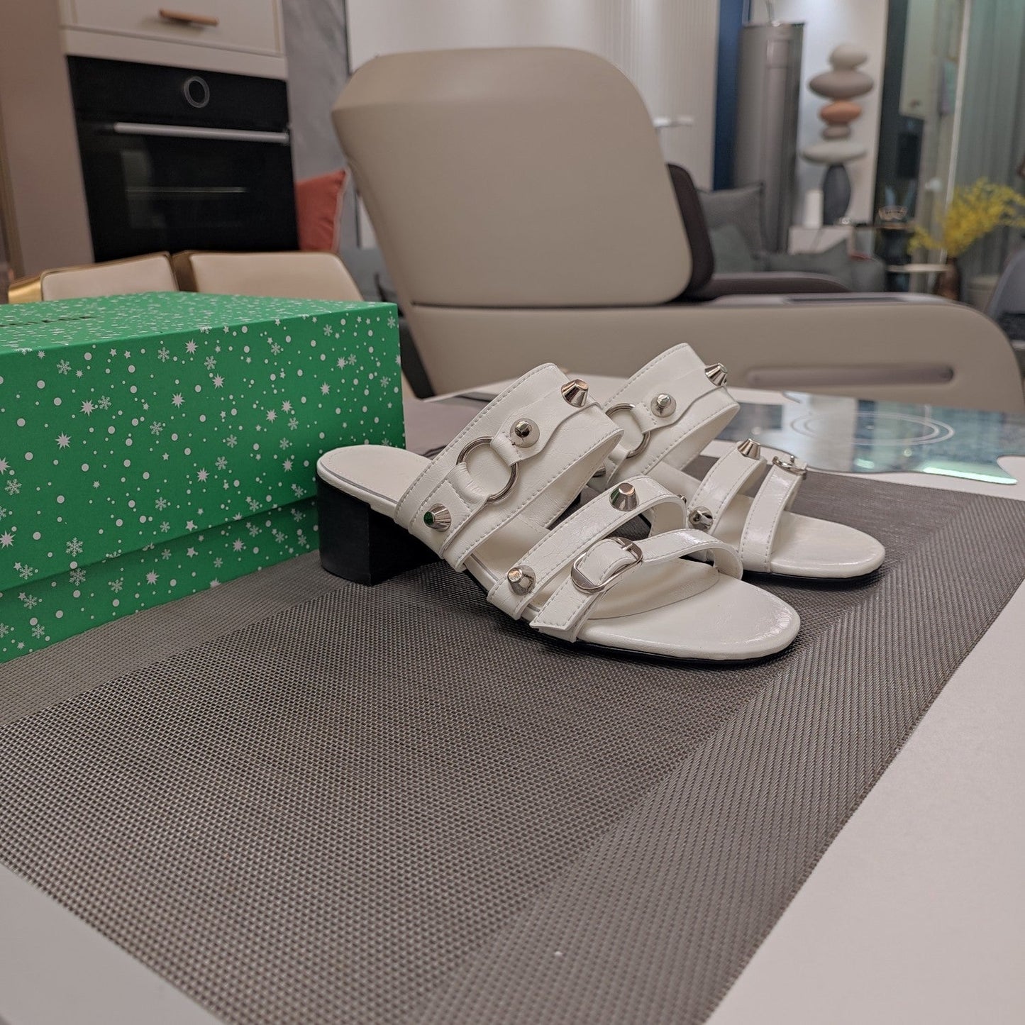 STRAPPY MEDIUM HEELED SANDALS IN WHITE STUDDED WAX-OIL SHEEPSKIN - 34