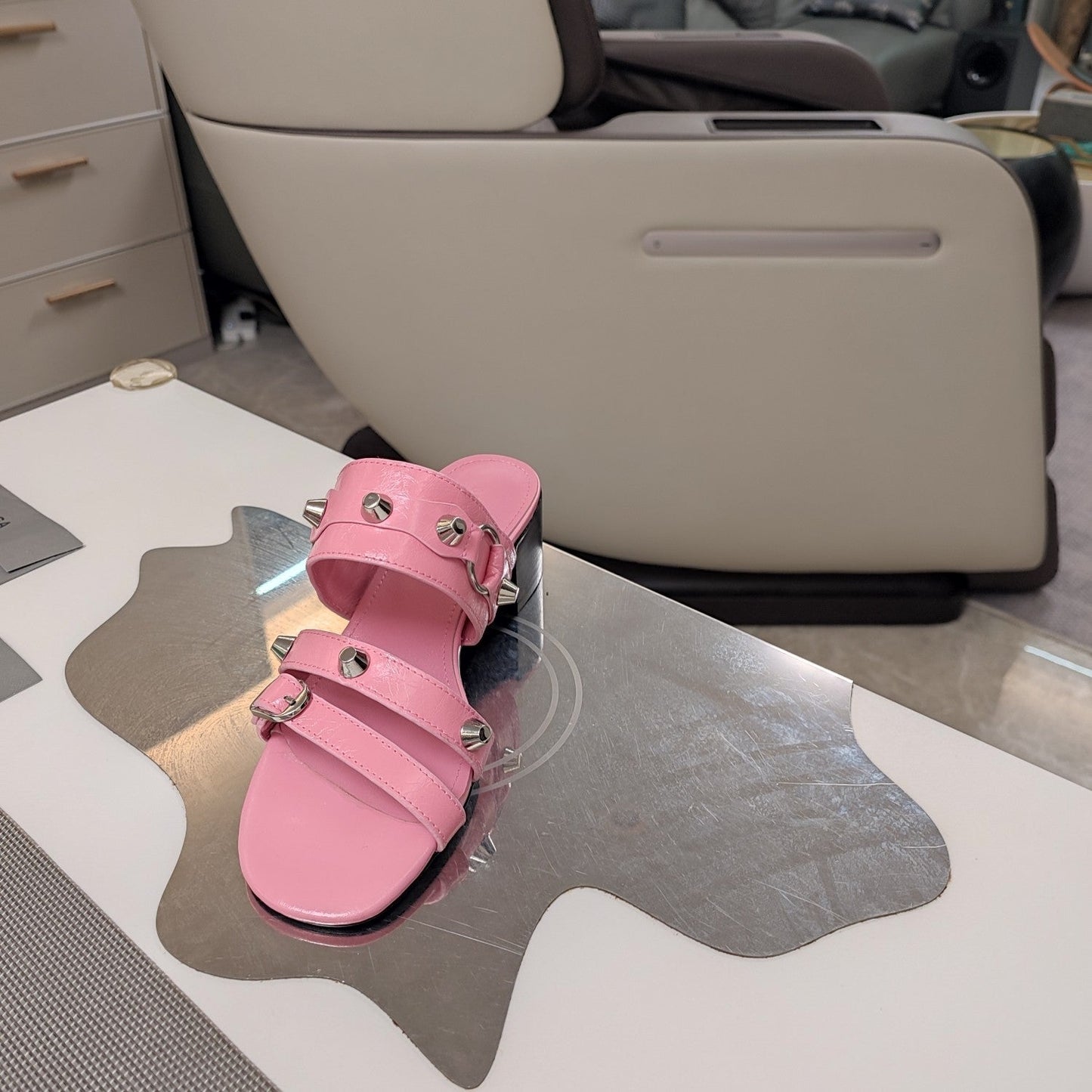 STRAPPY MEDIUM HEELED SANDALS IN WEWAK PINK STUDDED WAX-OIL SHEEPSKIN - 34