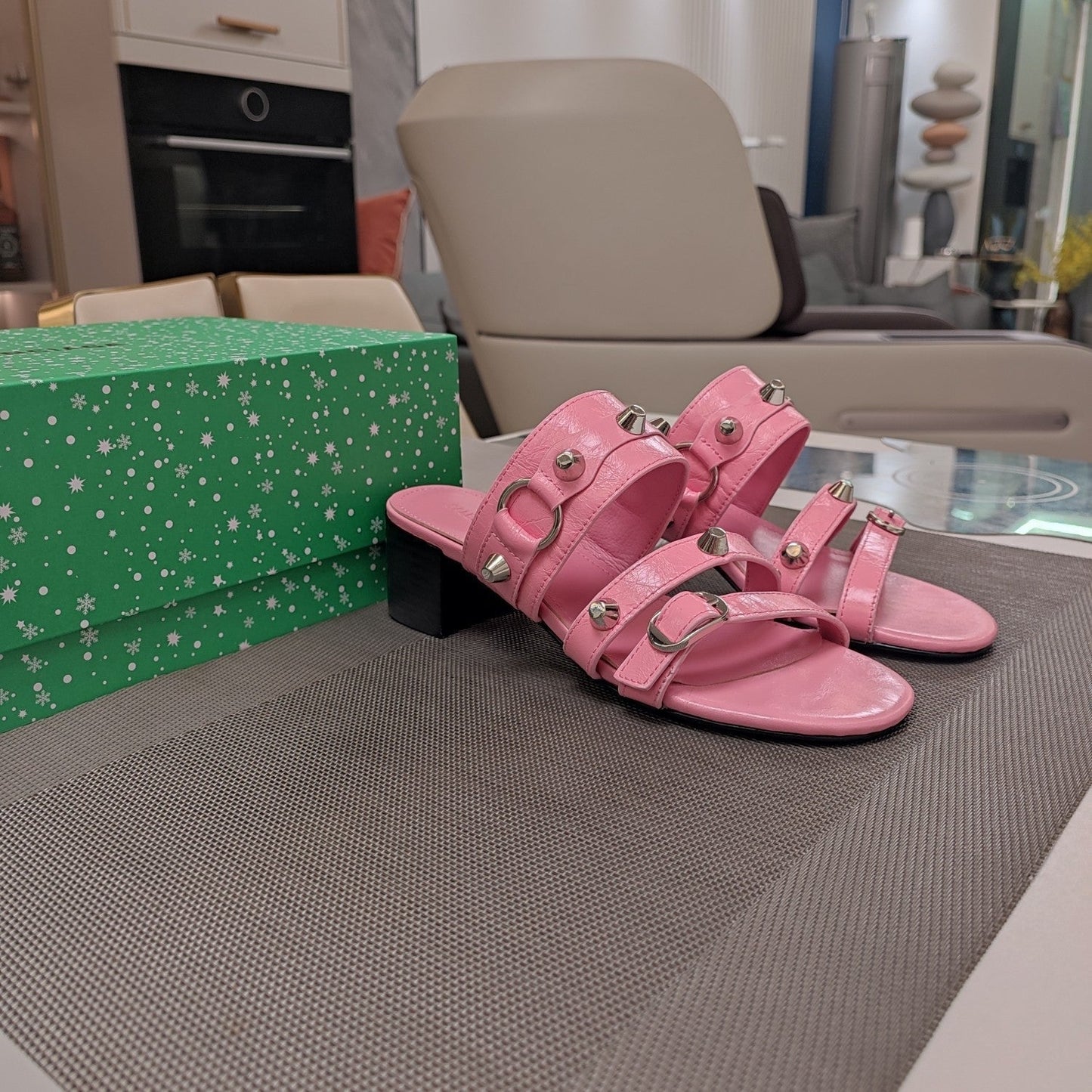 STRAPPY MEDIUM HEELED SANDALS IN WEWAK PINK STUDDED WAX-OIL SHEEPSKIN - 34