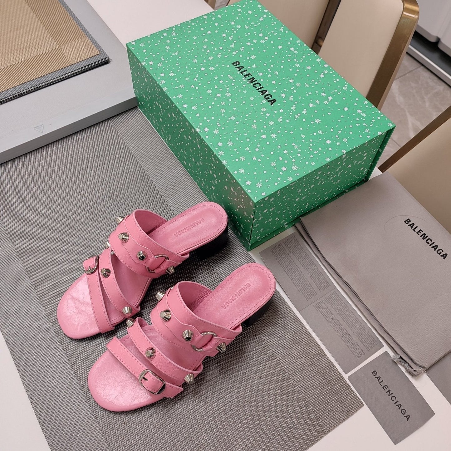 STRAPPY MEDIUM HEELED SANDALS IN WEWAK PINK STUDDED WAX-OIL SHEEPSKIN - 34