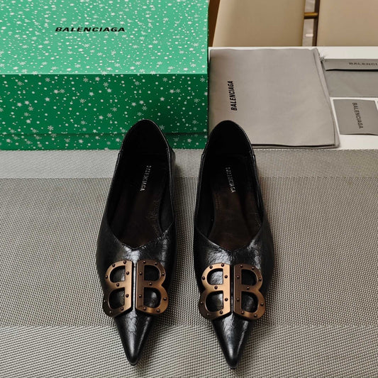 POINTED BALLET FLATS IN BLACK SHINY CRACKED SHEEPSKIN - 34
