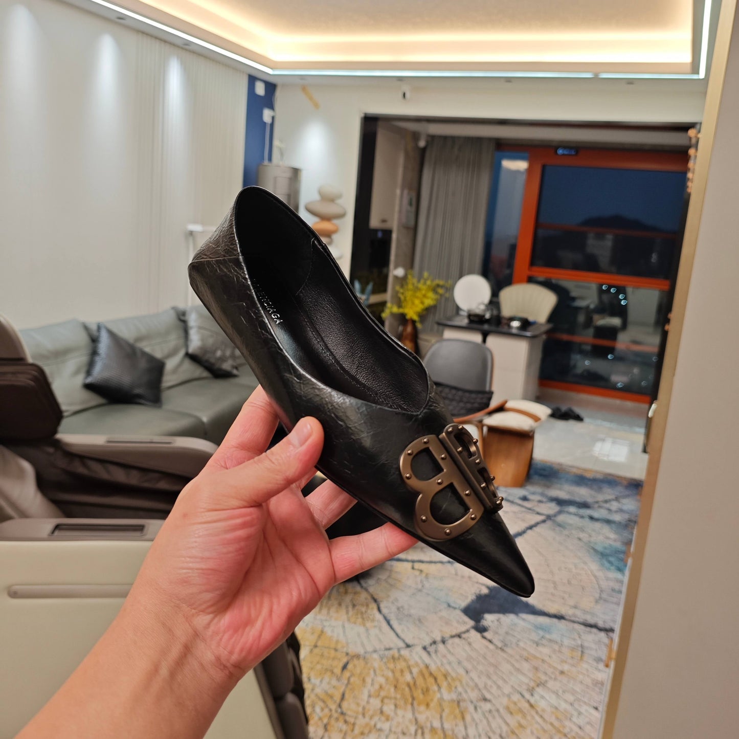 POINTED BALLET FLATS IN BLACK SHINY CRACKED SHEEPSKIN - 34