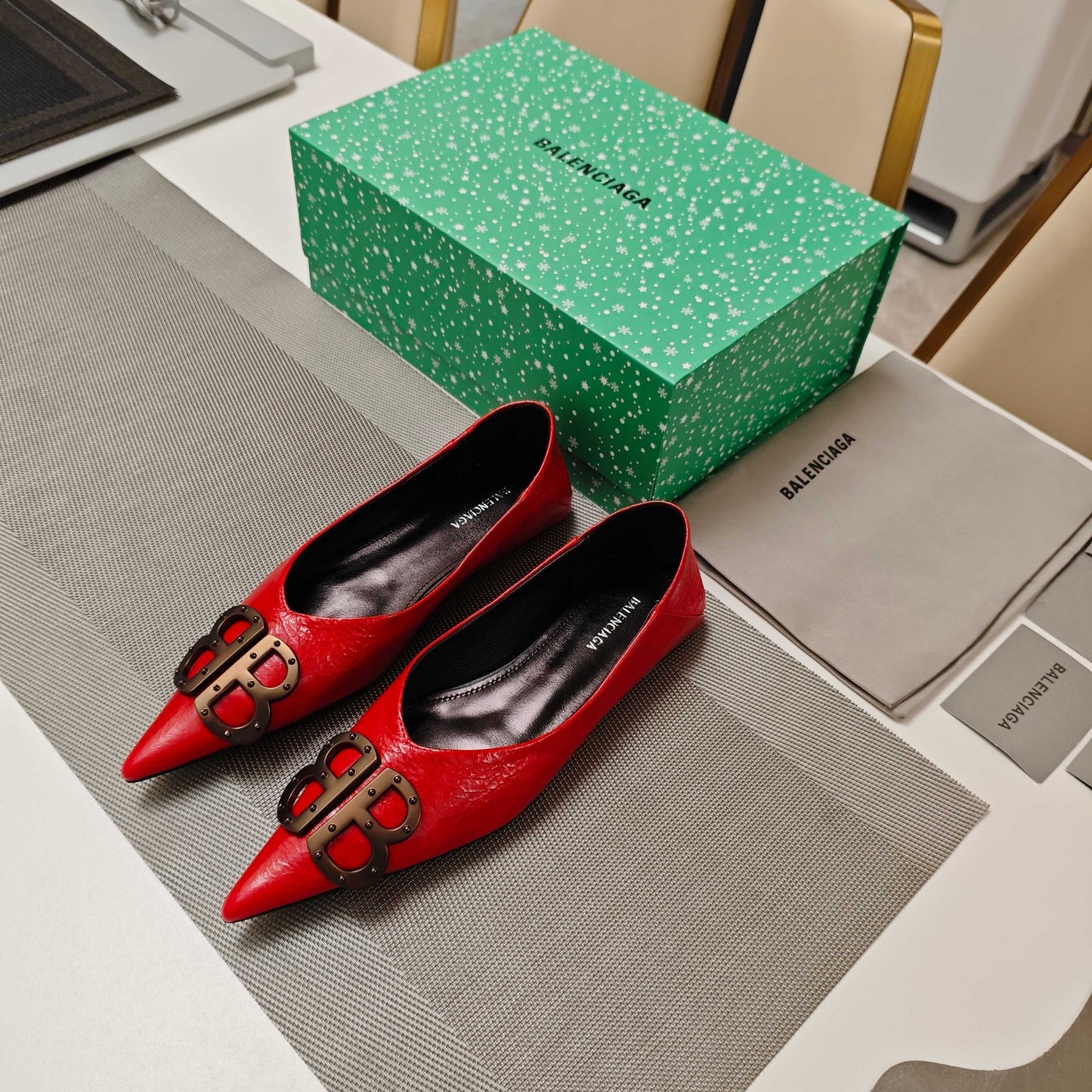 POINTED BALLET FLATS IN RED SHINY CRACKED SHEEPSKIN - 34