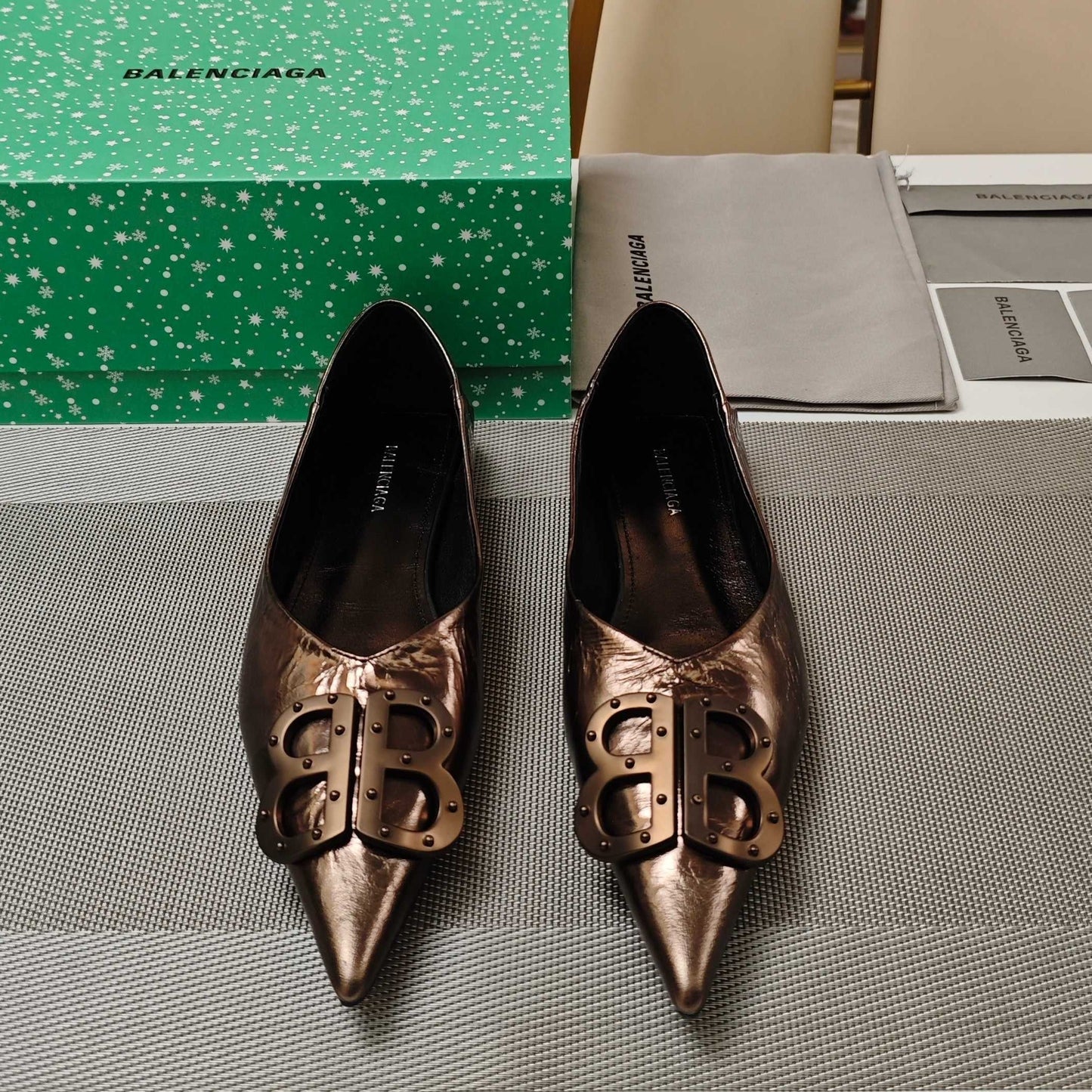 POINTED BALLET FLATS IN CHOCOLATE SHINY CRACKED SHEEPSKIN - 34