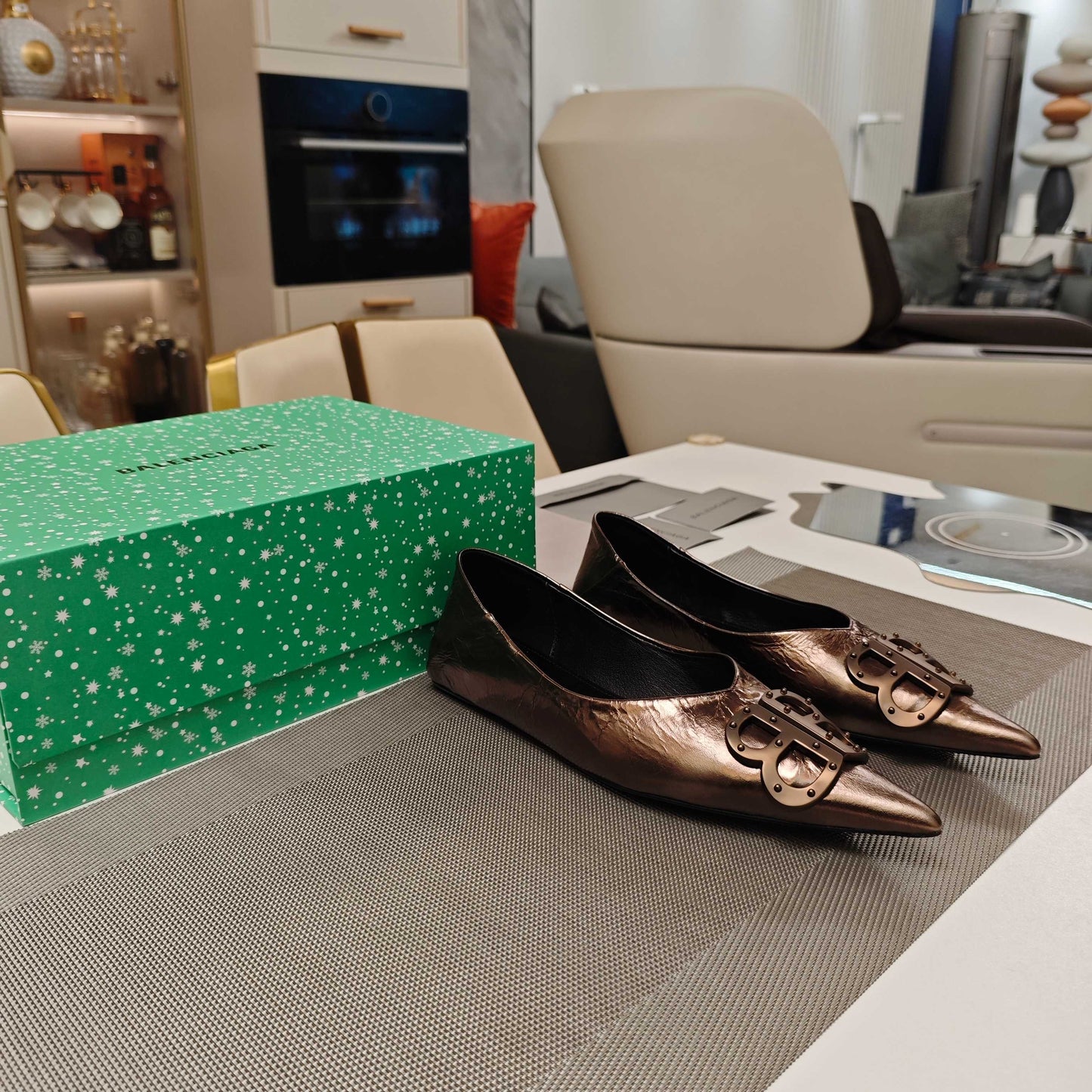 POINTED BALLET FLATS IN CHOCOLATE SHINY CRACKED SHEEPSKIN - 34