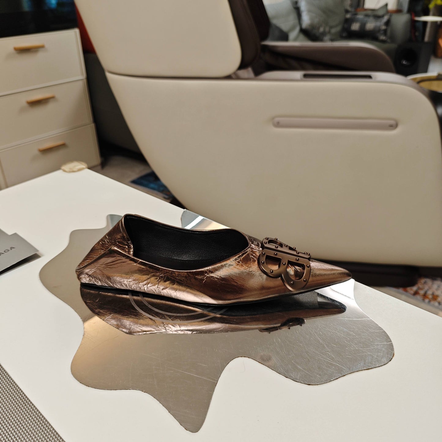 POINTED BALLET FLATS IN CHOCOLATE SHINY CRACKED SHEEPSKIN - 34