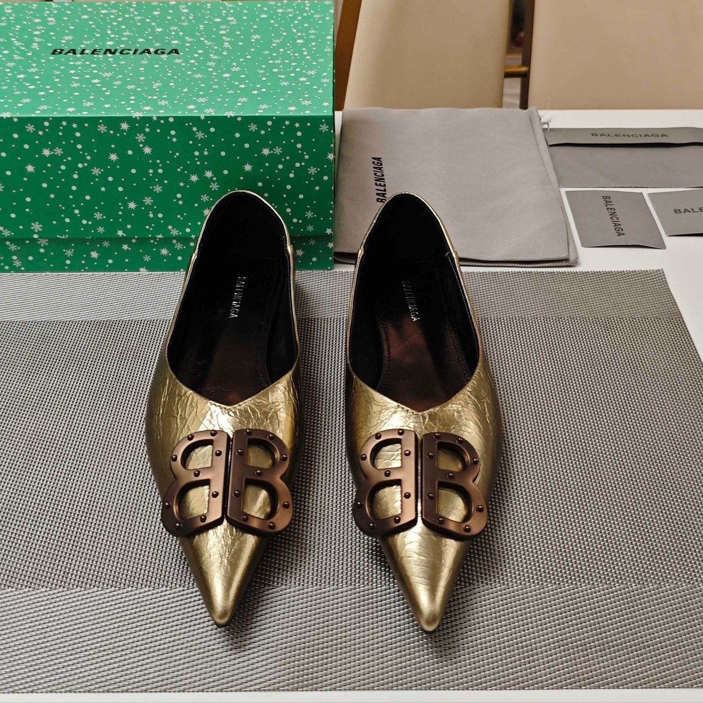 POINTED BALLET FLATS IN GOLD METALLIC SHINY CRACKED SHEEPSKIN - 34