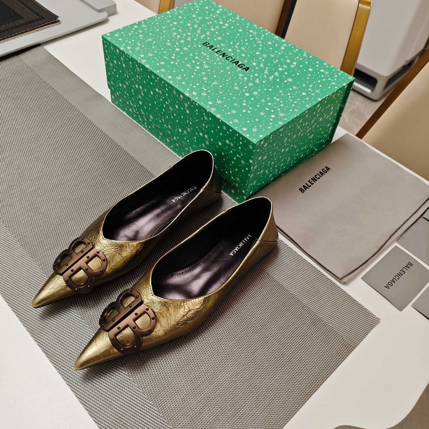 POINTED BALLET FLATS IN GOLD METALLIC SHINY CRACKED SHEEPSKIN - 34