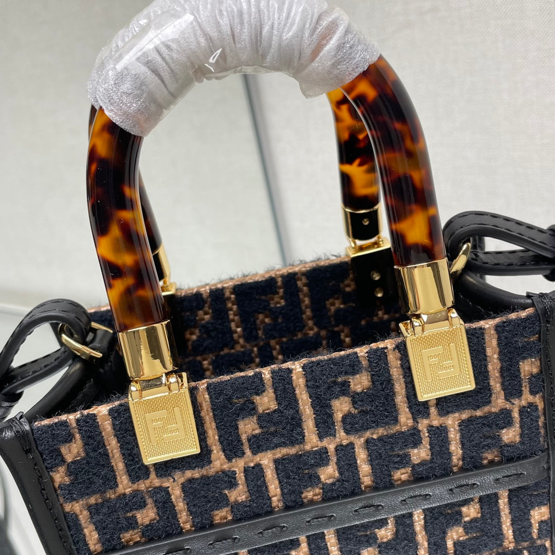MINI SUNSHINE 18 IN BROWN RAFFIA AND BLACK WOOL CALFSKIN TRIM