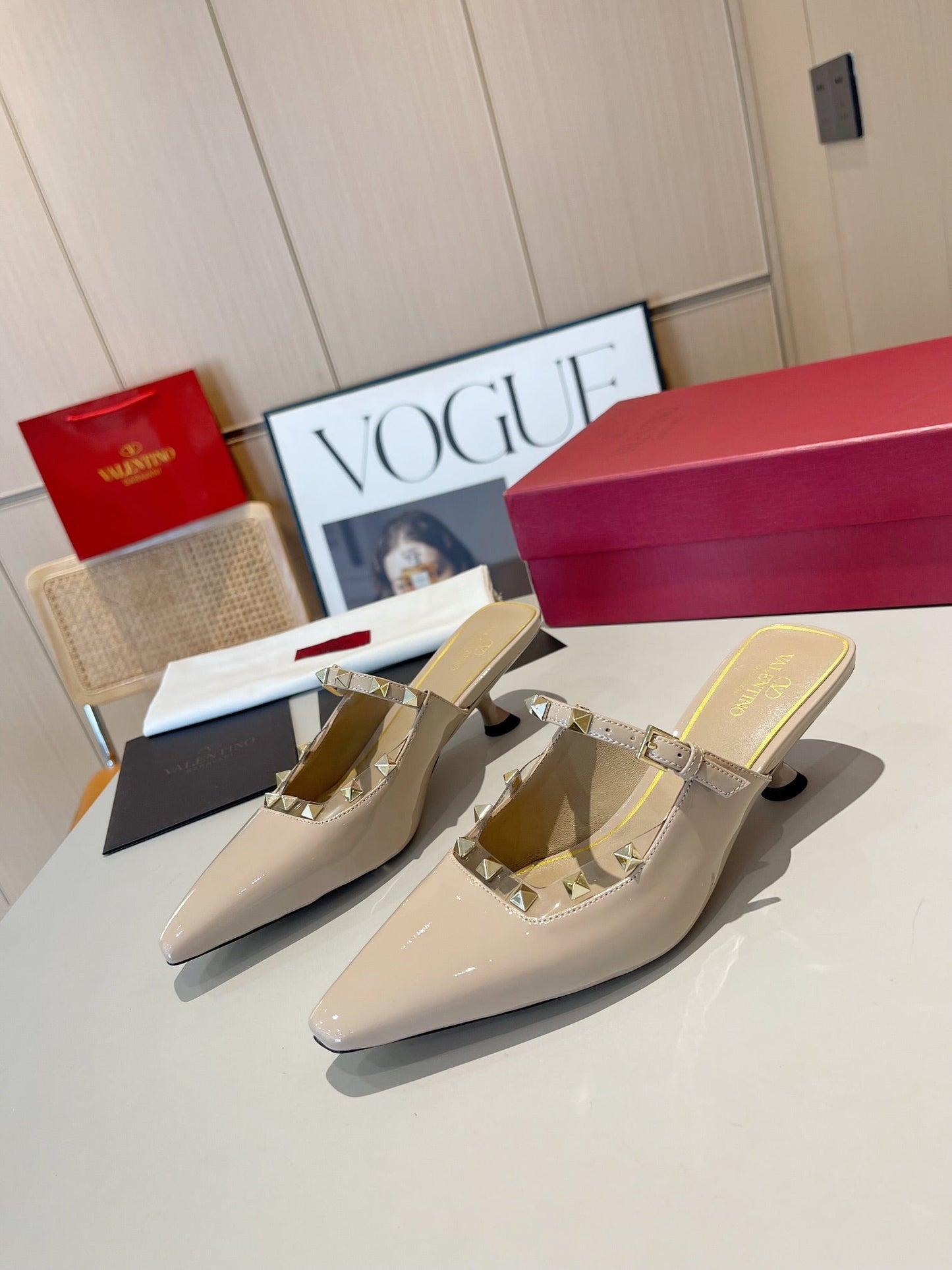 ROCKSTUD CAGED MULES 5 CM IN BISQUE BEIGE CALFSKIN - 34