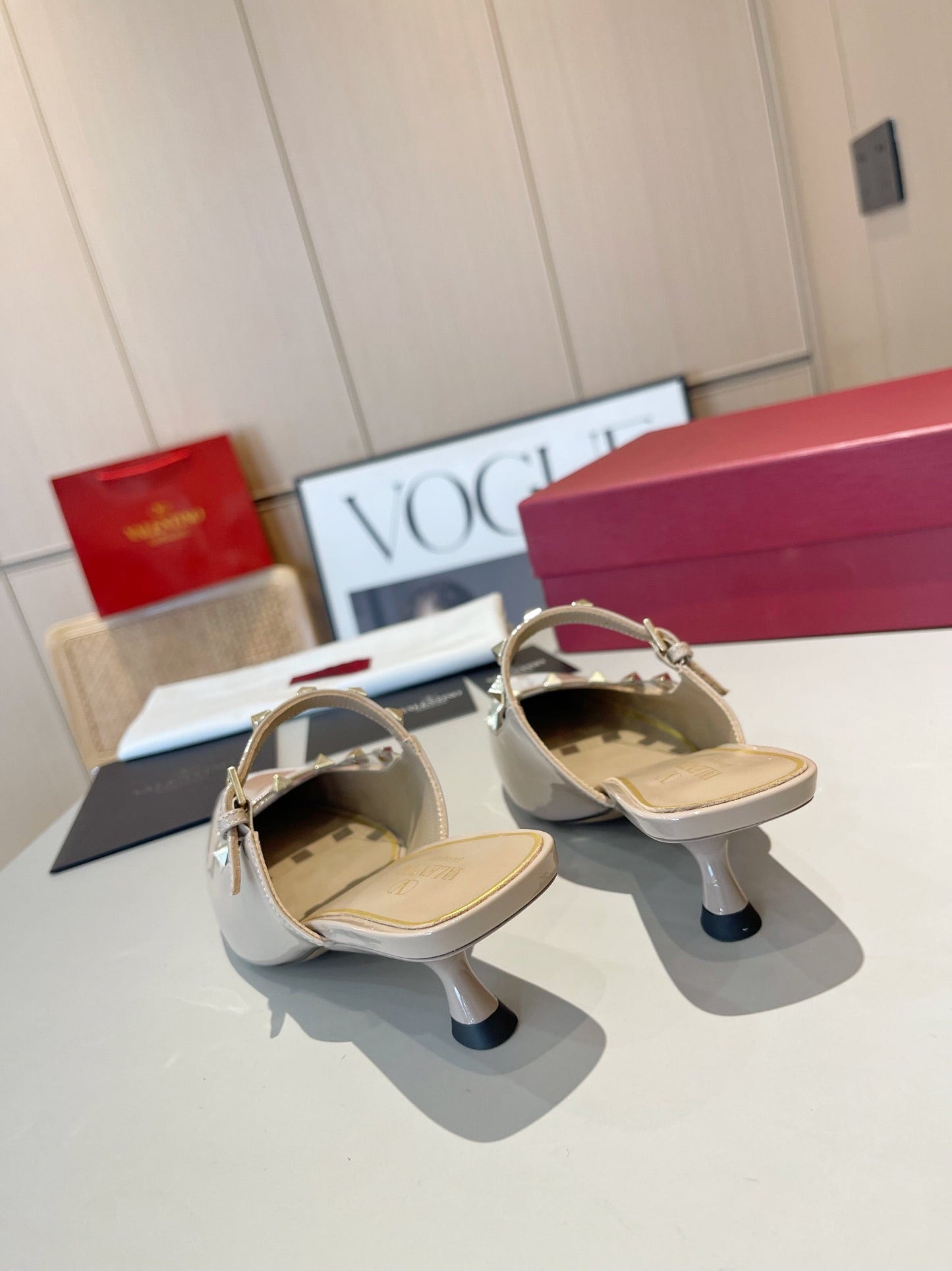 ROCKSTUD CAGED MULES 5 CM IN BISQUE BEIGE CALFSKIN - 34