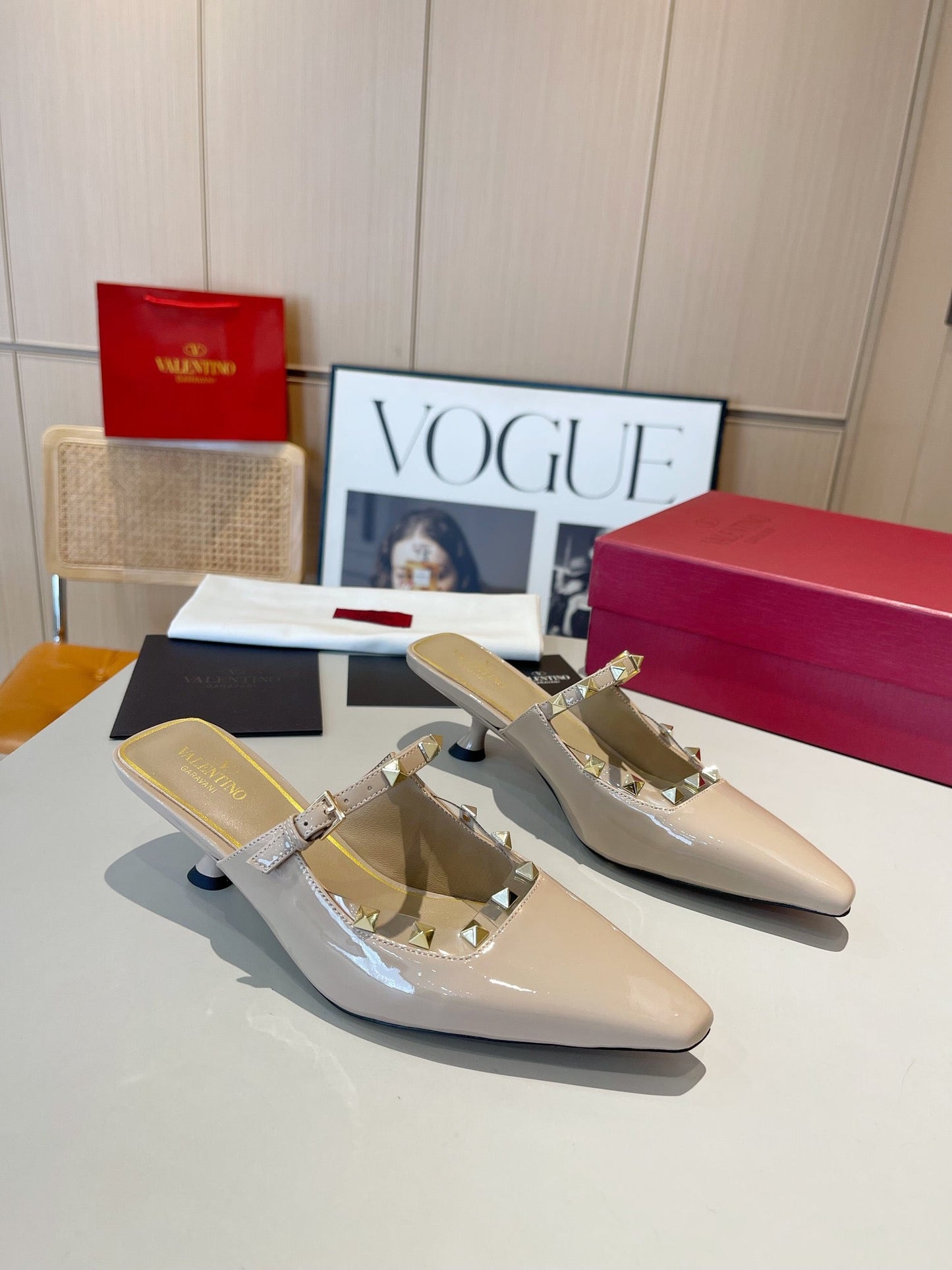 ROCKSTUD CAGED MULES 5 CM IN BISQUE BEIGE CALFSKIN - 34