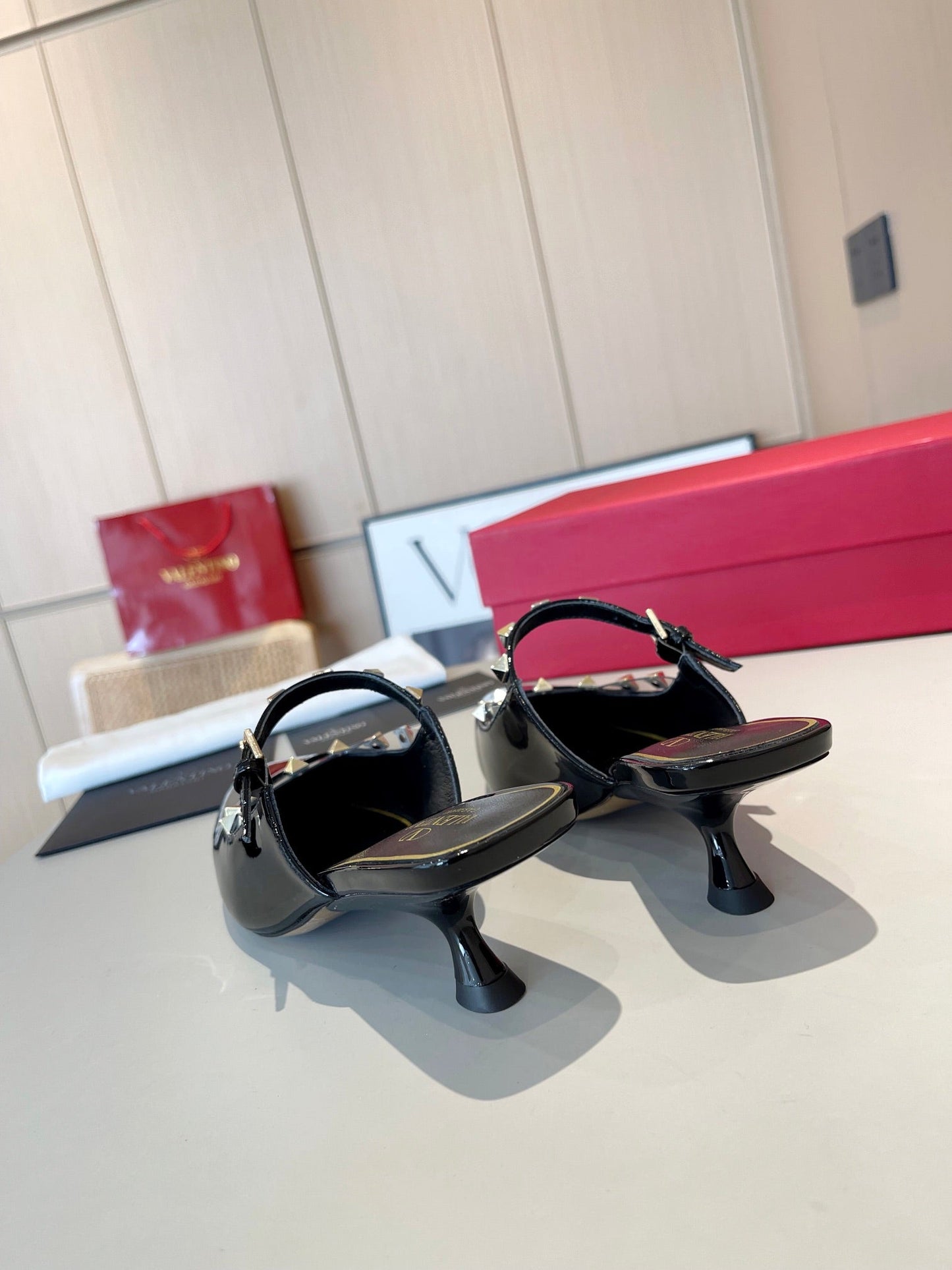ROCKSTUD CAGED MULES 5 CM IN BLACK CALFSKIN - 34