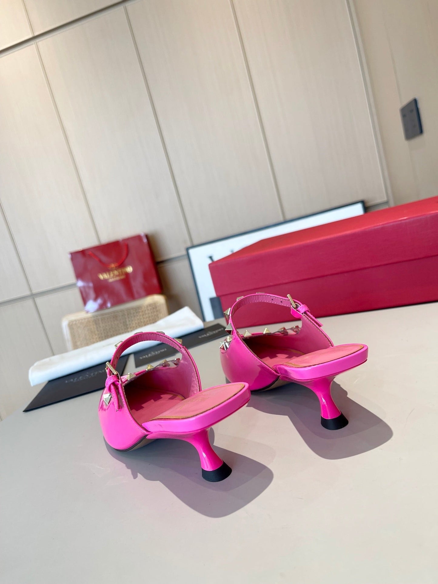 ROCKSTUD CAGED MULES 5 CM IN DEEP PINK CALFSKIN - 34
