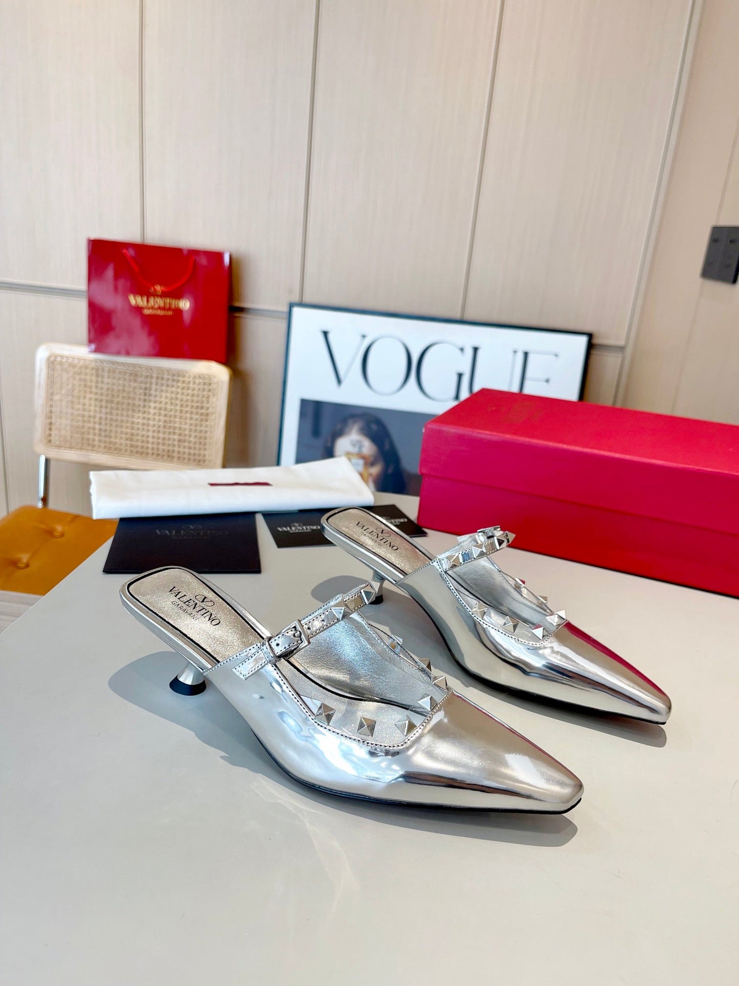ROCKSTUD CAGED MULES 5 CM IN SILVER CALFSKIN - 34