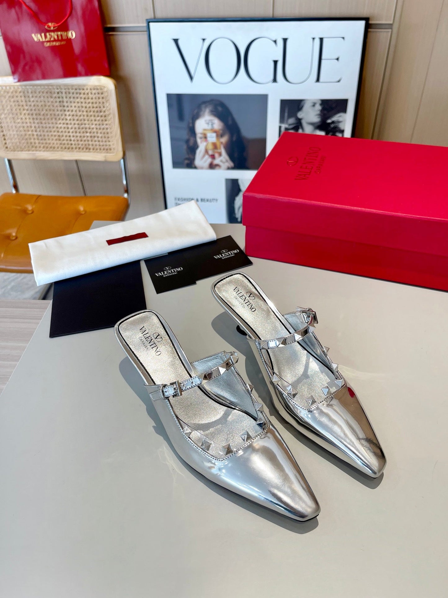 ROCKSTUD CAGED MULES 5 CM IN SILVER CALFSKIN - 34