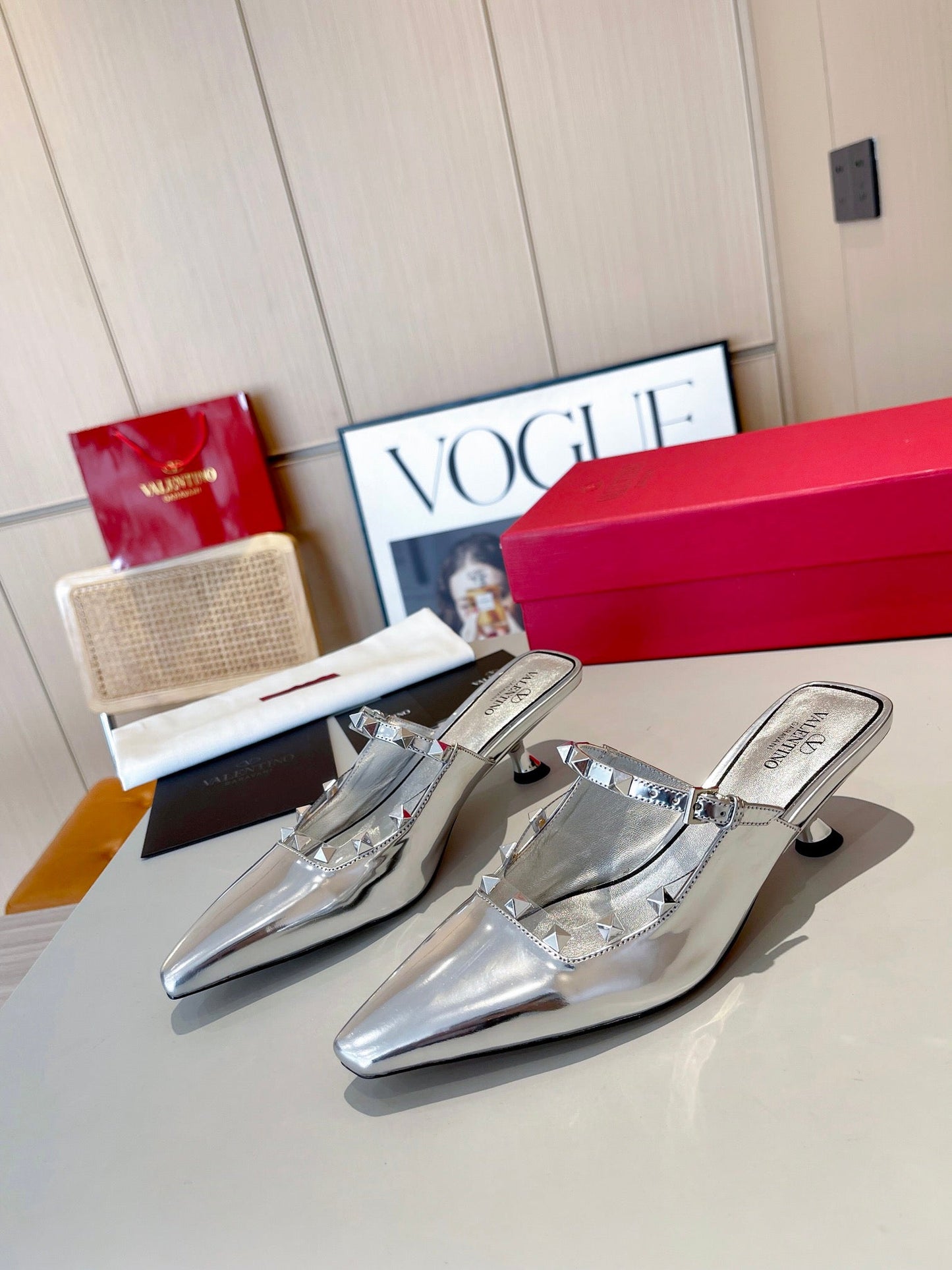 ROCKSTUD CAGED MULES 5 CM IN SILVER CALFSKIN - 34